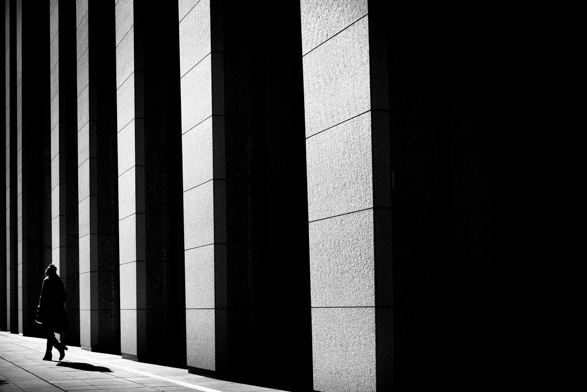 Elmarit-M 1:2.8/24 ASPH. sample photo. Sunlight and building photography