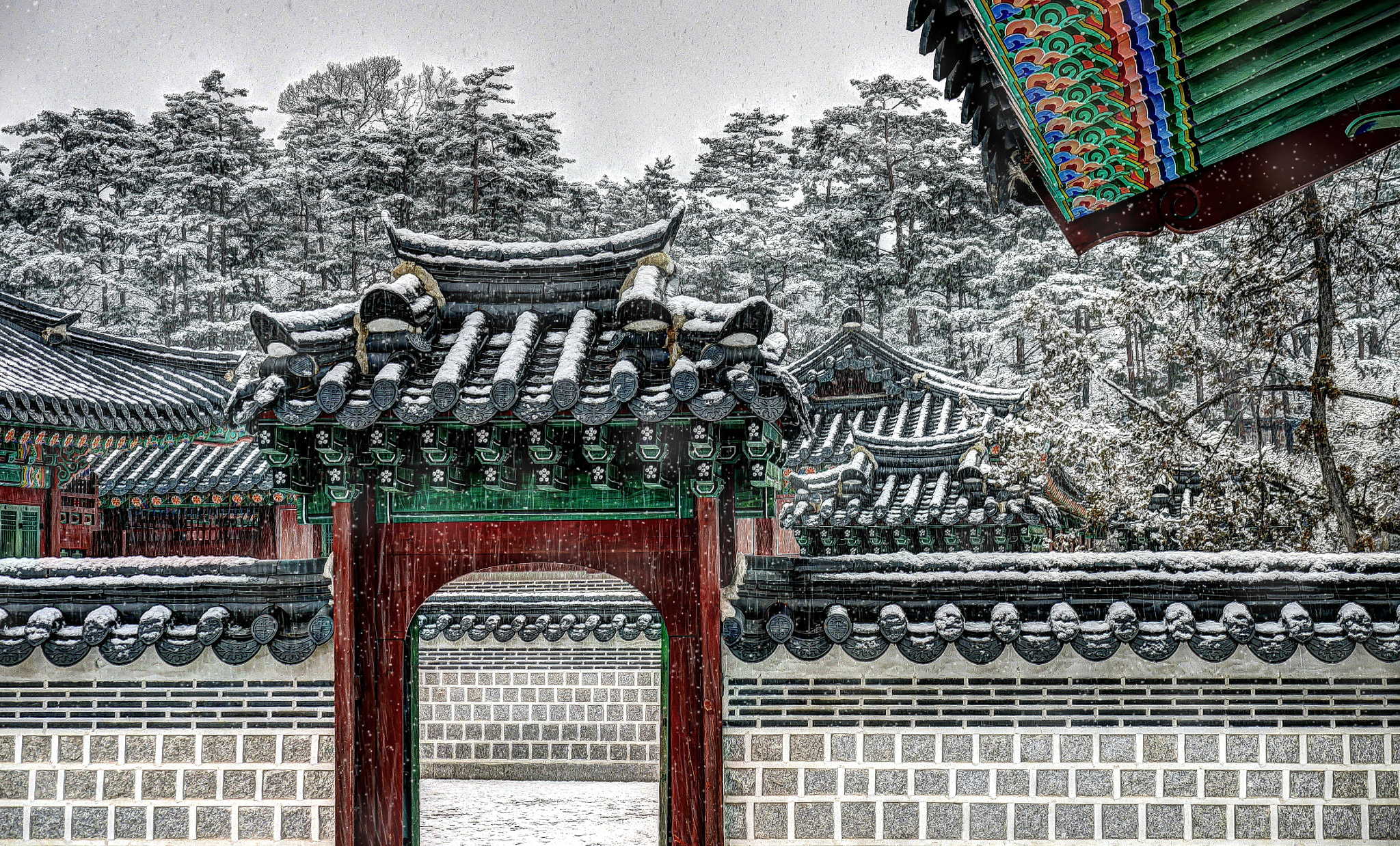 Panasonic Lumix G X Vario 35-100mm F2.8 OIS sample photo. Full silent palace of snow photography