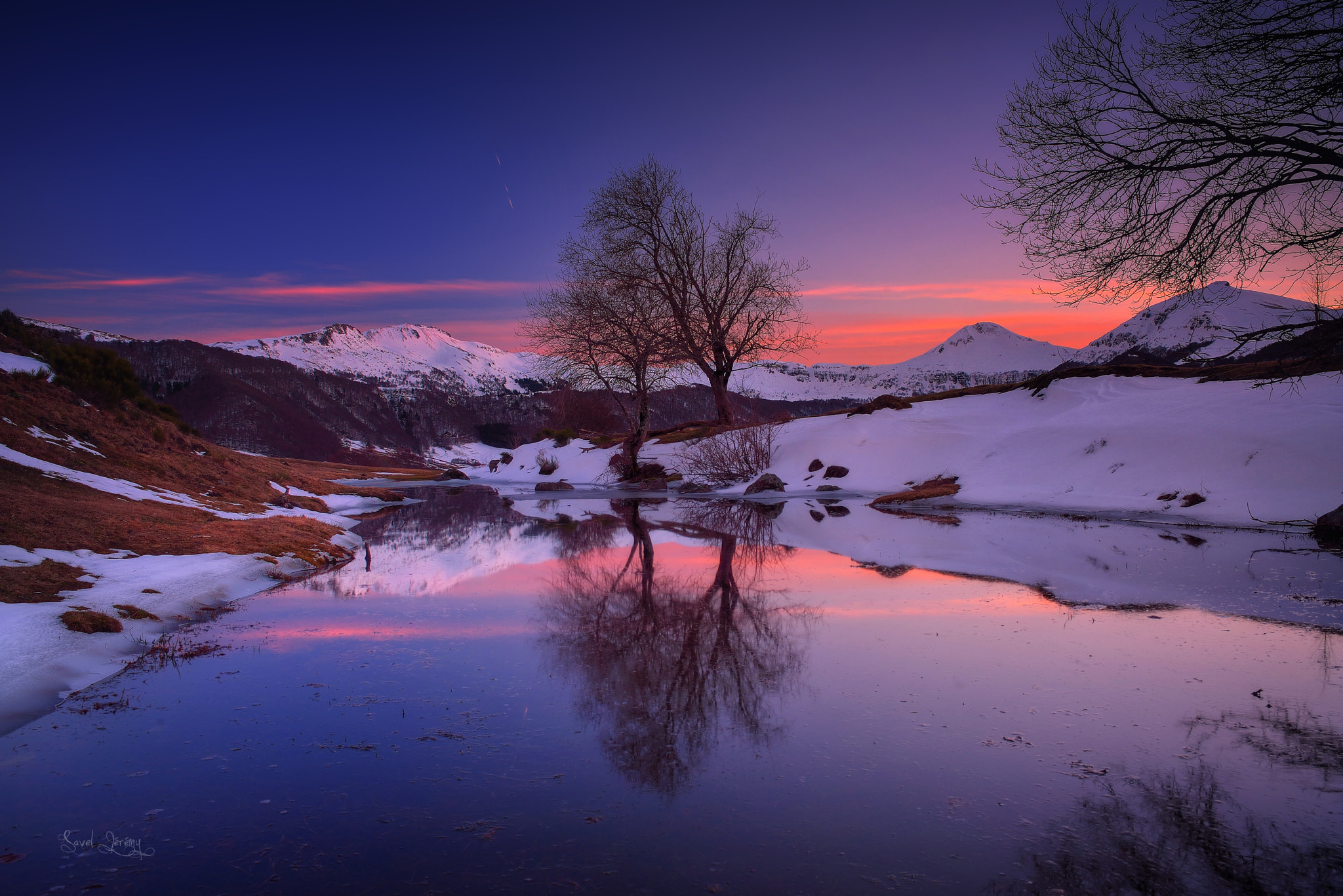 Nikon D800 + Sigma 10mm F2.8 EX DC HSM Diagonal Fisheye sample photo. [○] alone and face the mount photography