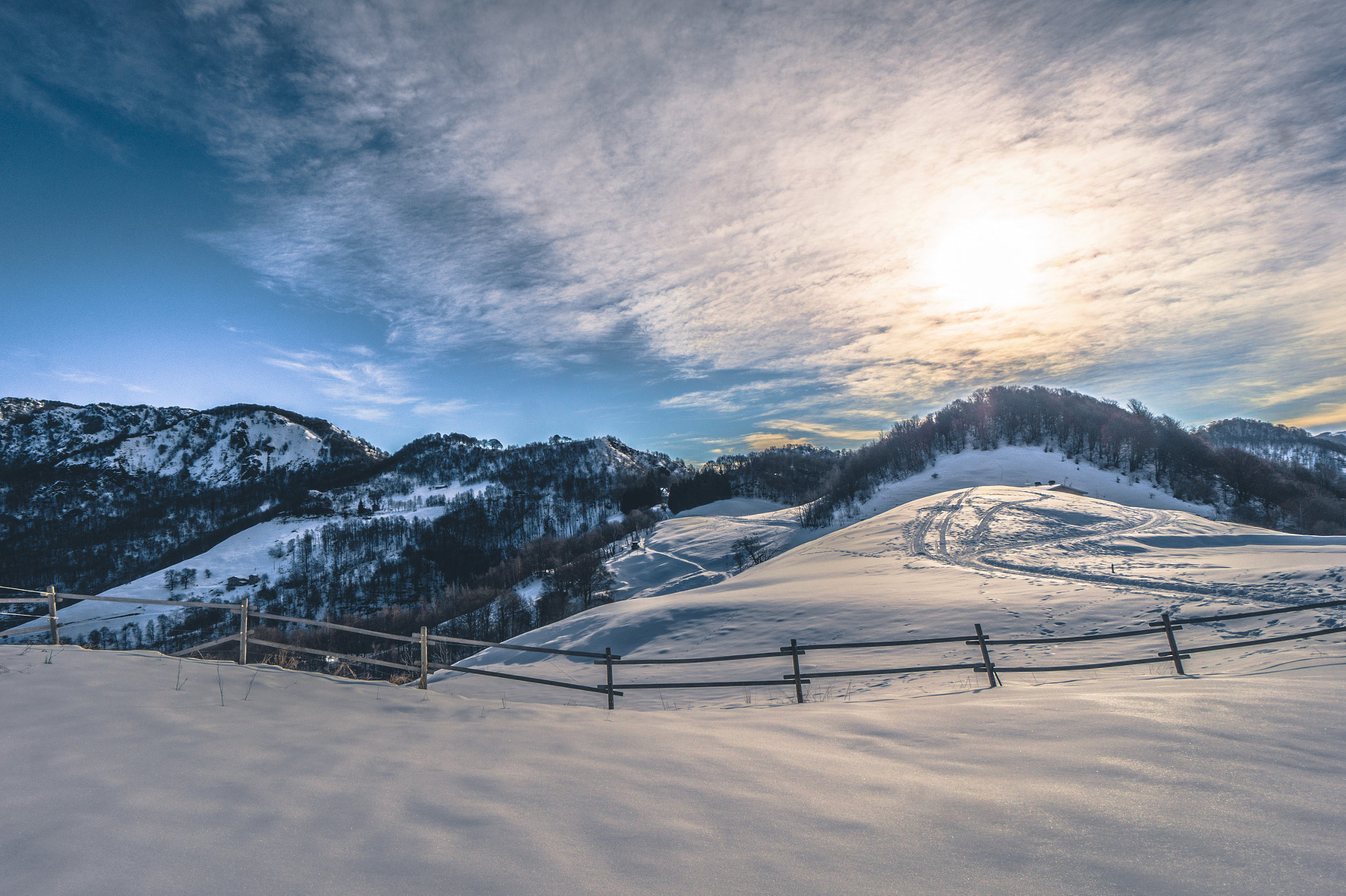 Sony Alpha a5000 (ILCE 5000) + Sony E 10-18mm F4 OSS sample photo. Where silence sweeps up breezy winds photography