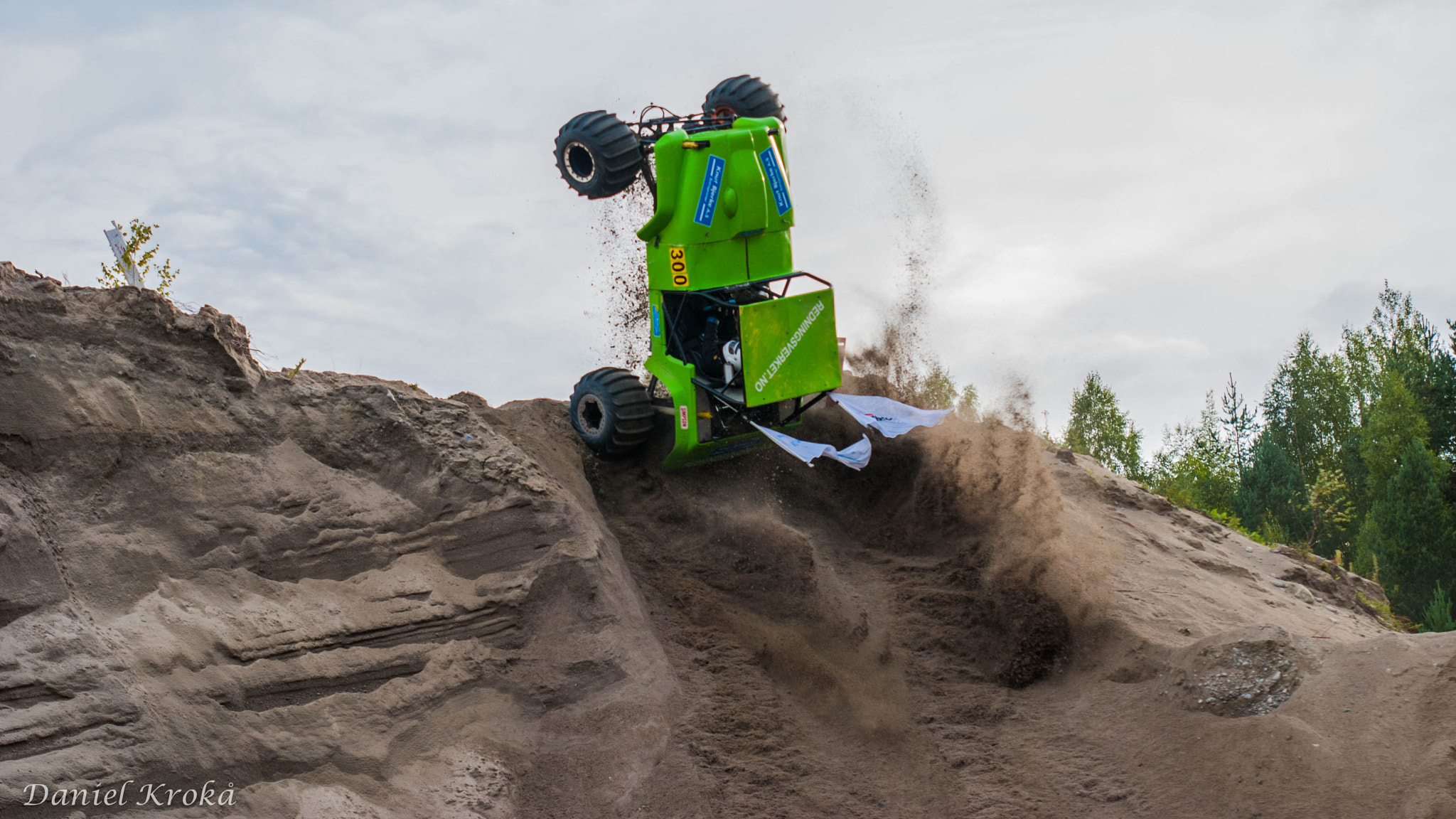 Sigma 70-200mm F2.8 EX DG Macro HSM II sample photo. Formula offroad photography