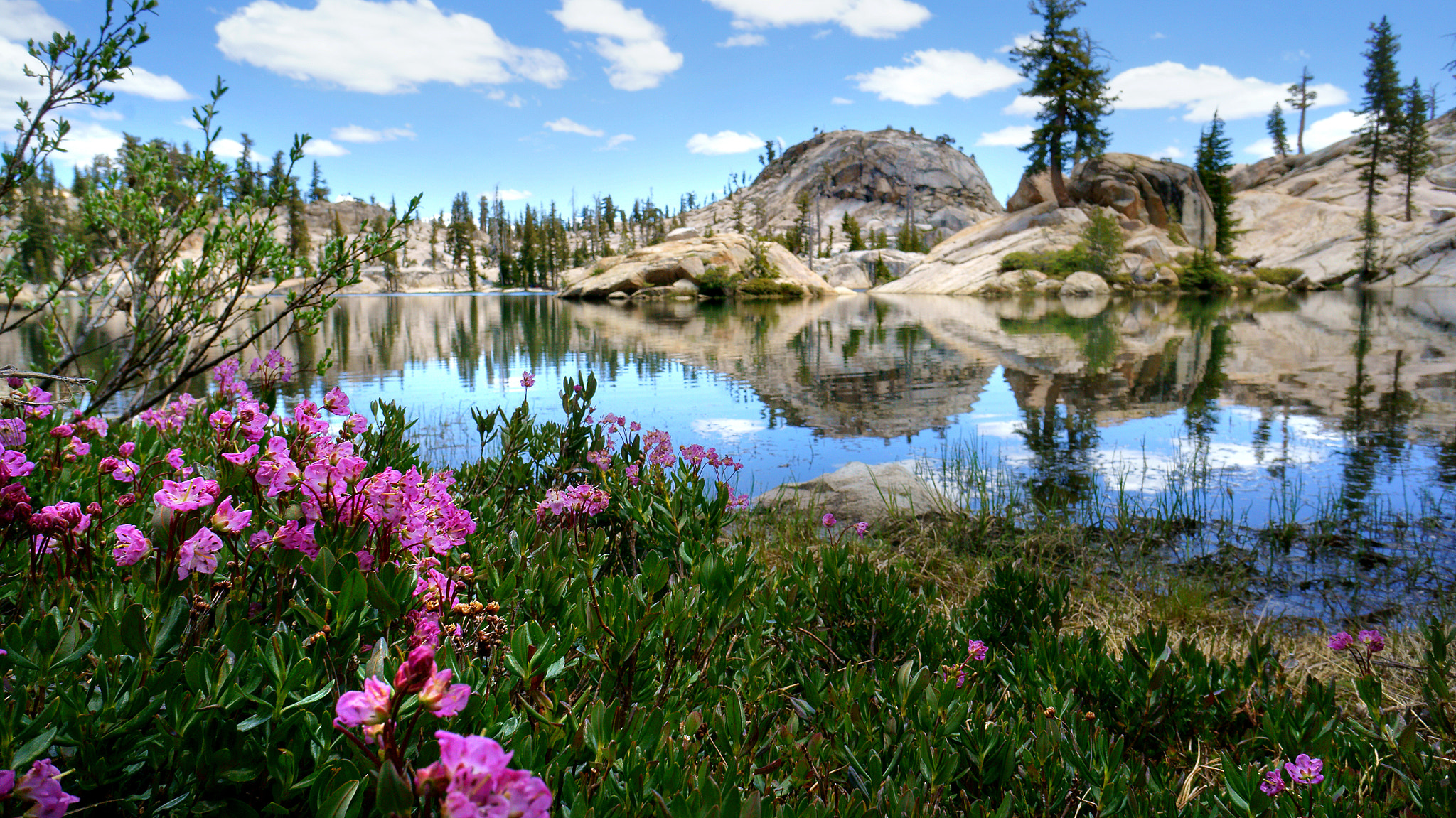 Sony Alpha NEX-5R + Sony E 16mm F2.8 sample photo. Granite lake photography