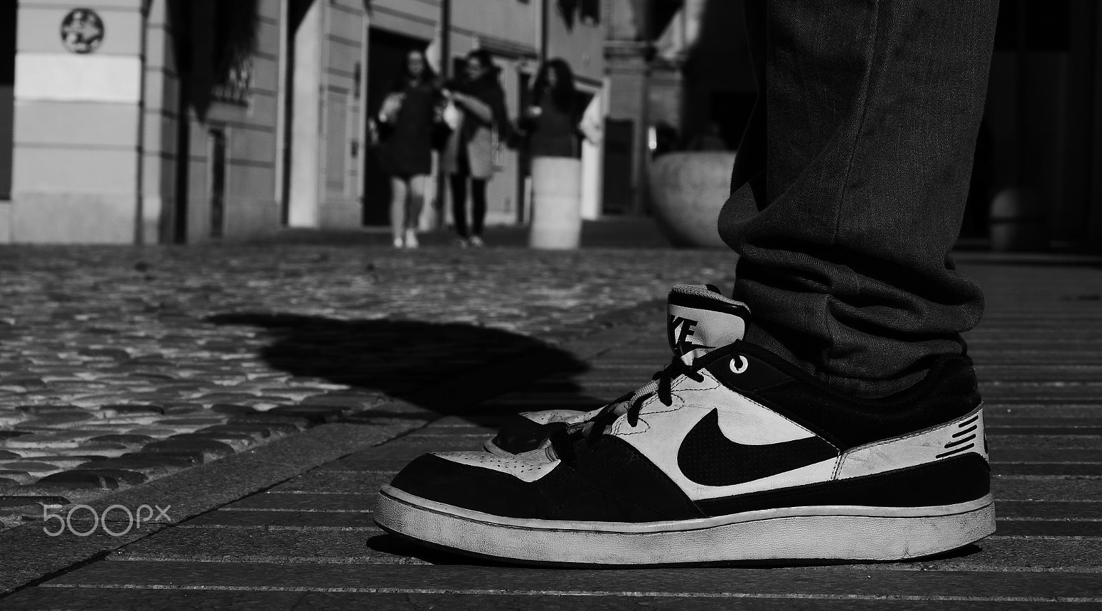 LUMIX G VARIO 45-150/F4.0-5.6 sample photo. Foot in the city photography