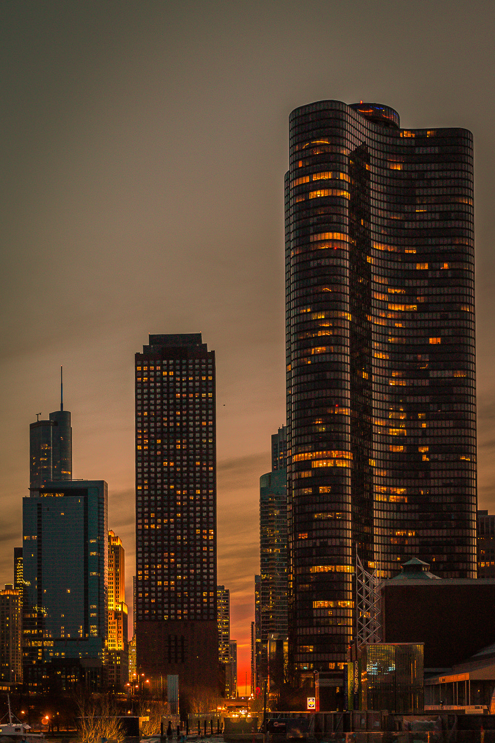 Canon EF 40mm F2.8 STM sample photo. Lake point tower golden photography