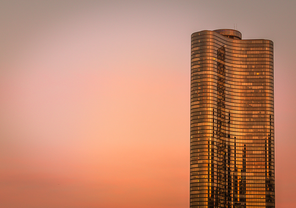 Canon EF 40mm F2.8 STM sample photo. Lake point tower golden photography