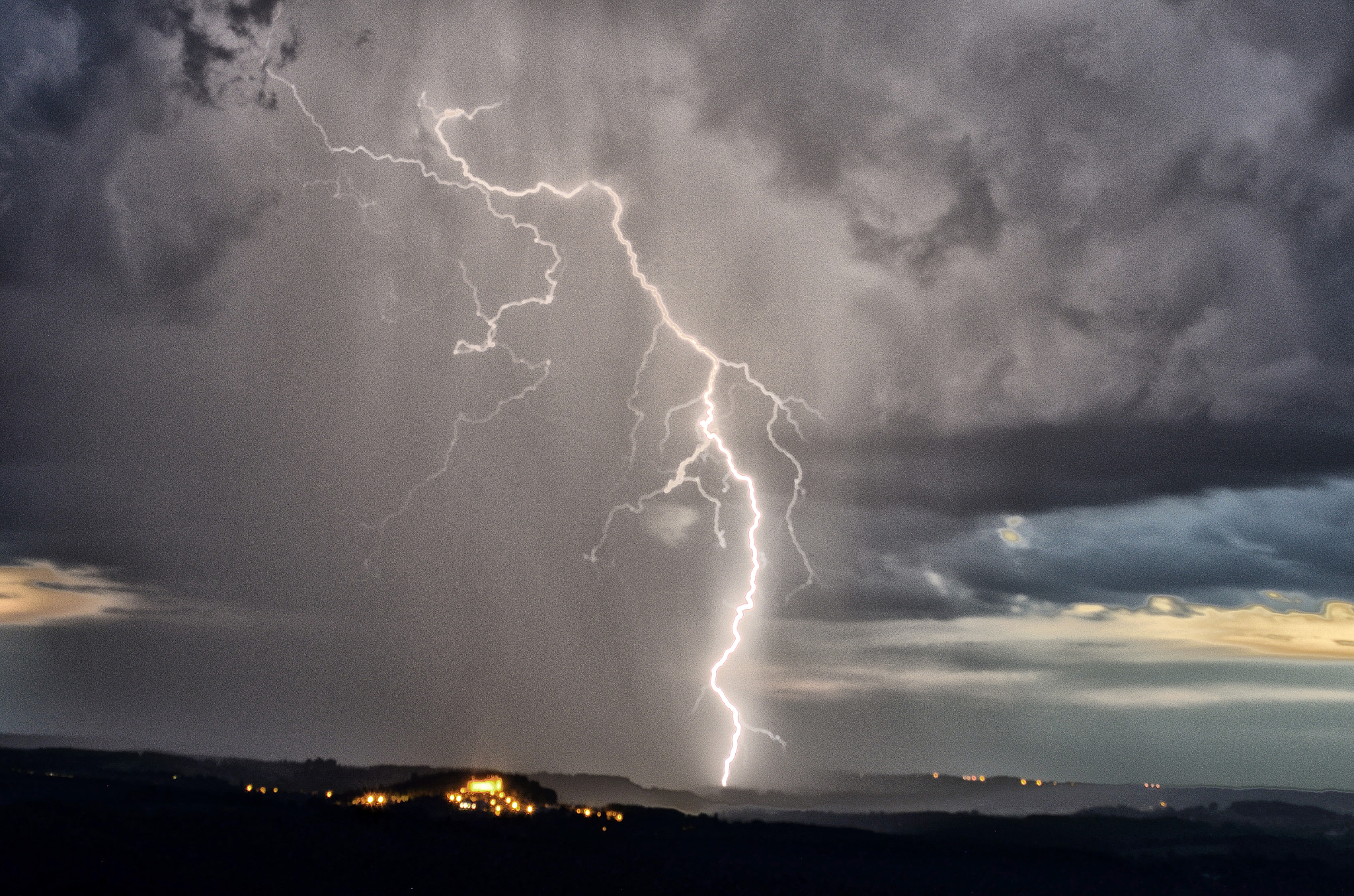 Nikon D5100 + Nikon AF Nikkor 14mm F2.8D ED sample photo. Orages dordogne 22/08/2015 photography