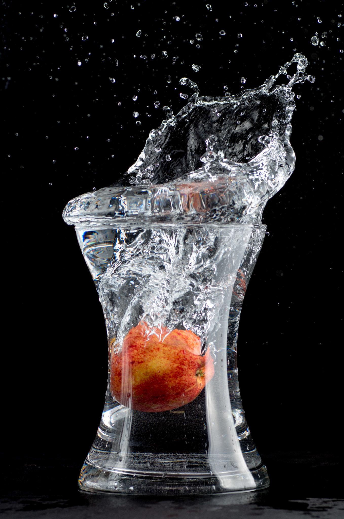 Pentax K-50 + Tamron SP AF 90mm F2.8 Di Macro sample photo. Apple splash photography
