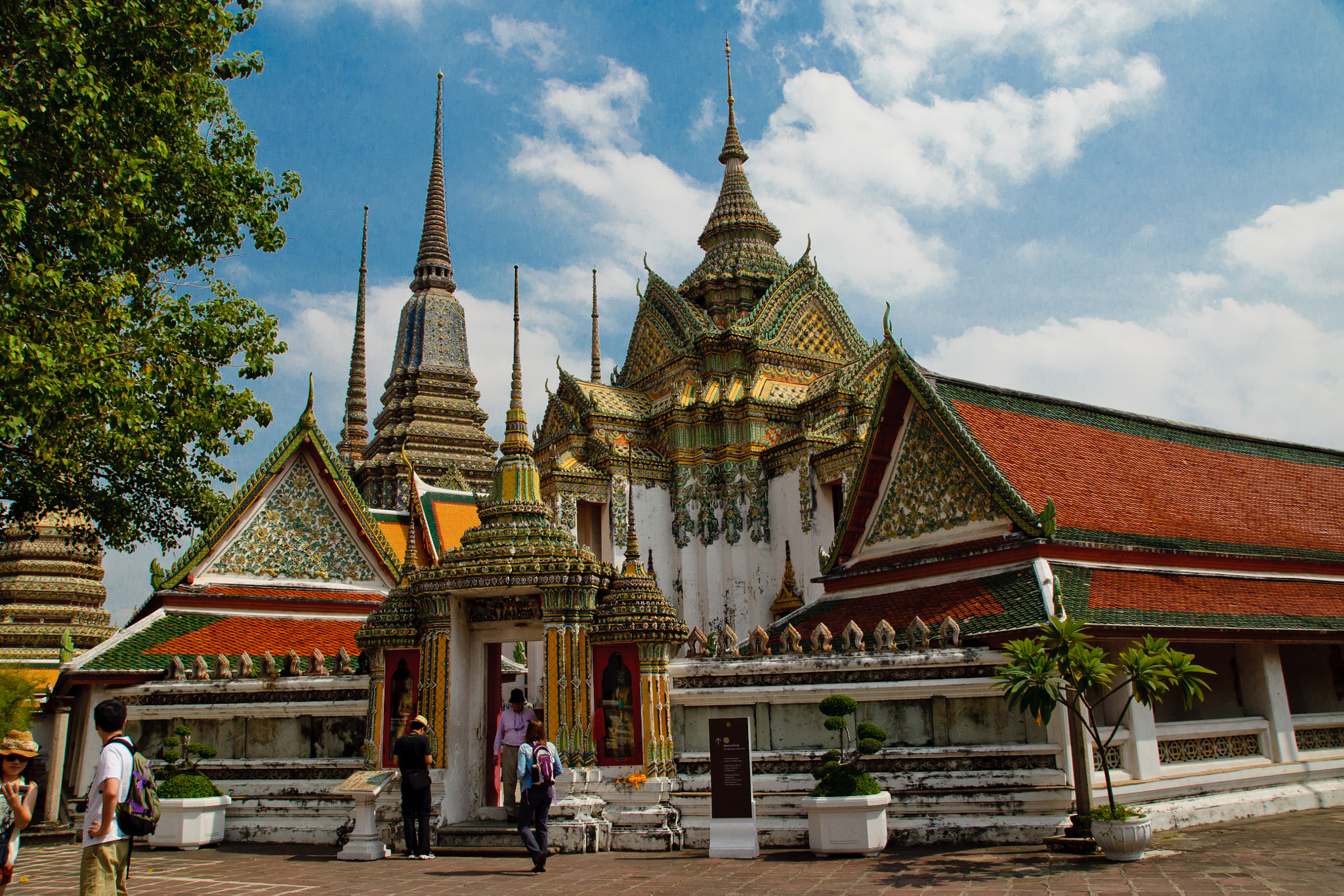 Sigma 18-200mm F3.5-6.3 II DC OS HSM sample photo. Wat pho photography