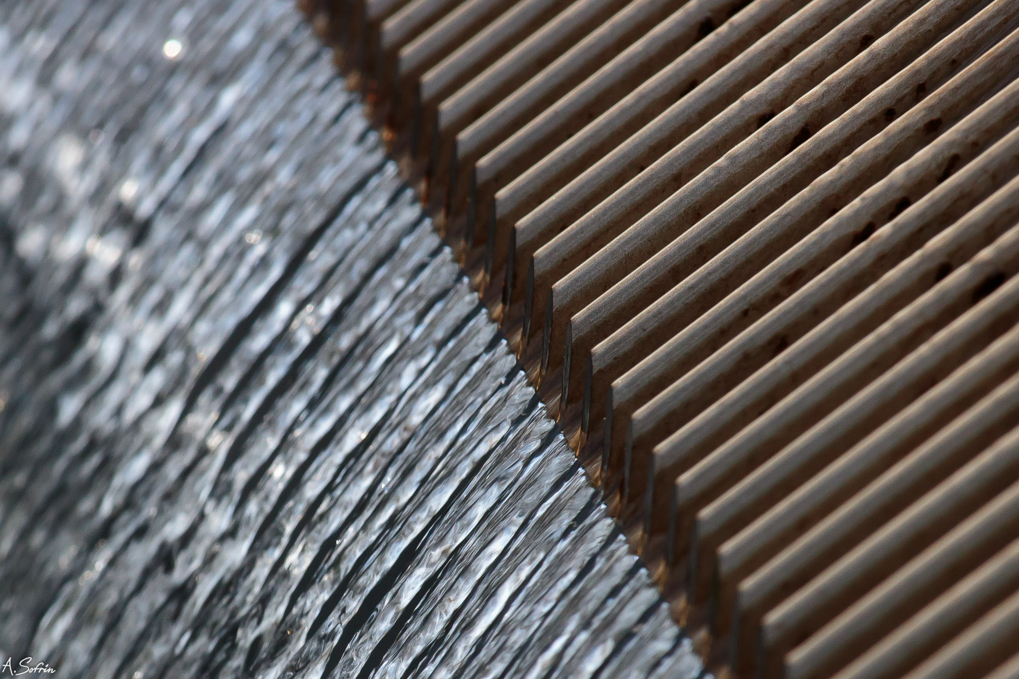 Canon EOS 650D (EOS Rebel T4i / EOS Kiss X6i) + Canon EF-S 55-250mm F4-5.6 IS STM sample photo. 9/11 memorial water comb photography