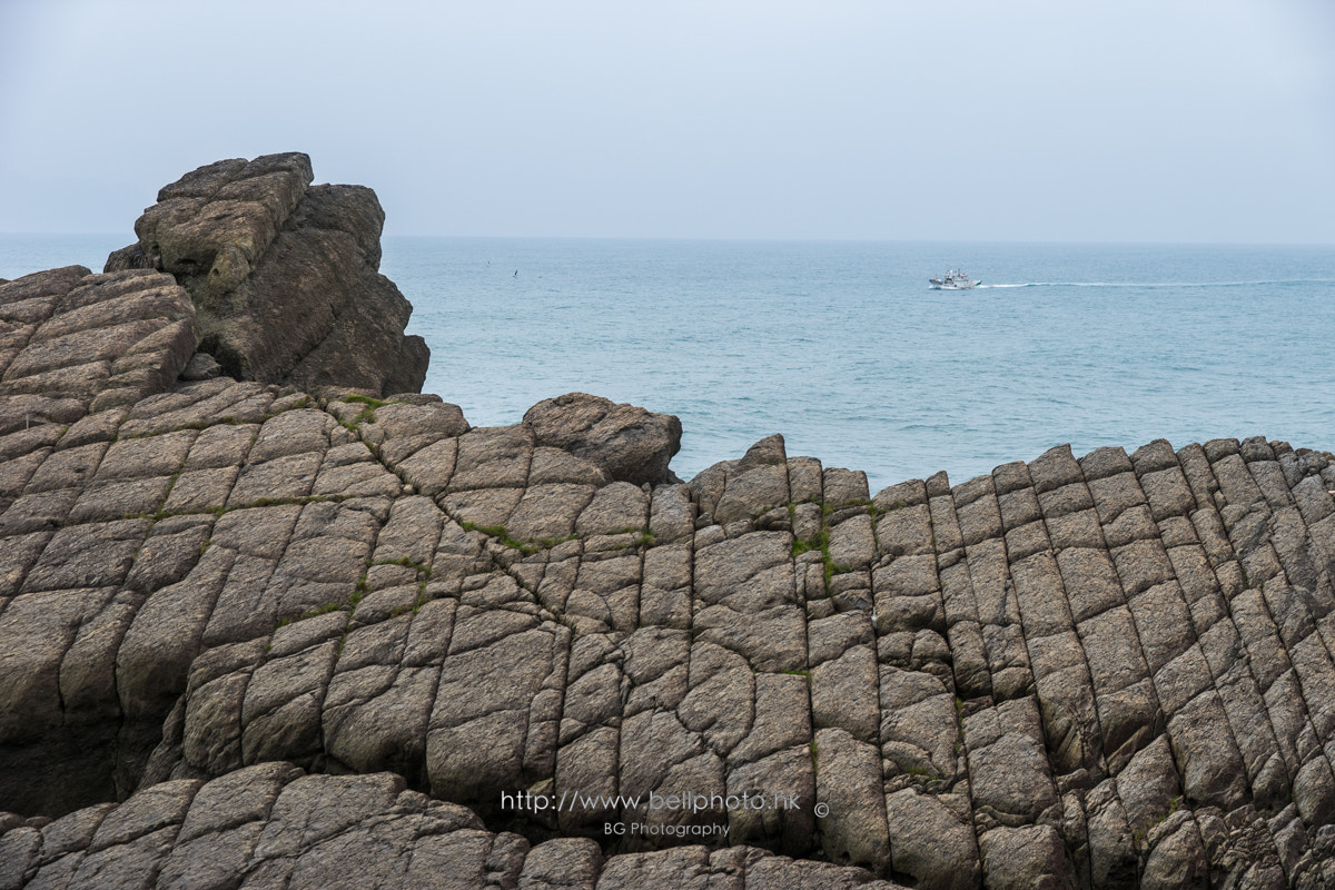 Sony a7 + Canon EF 85mm F1.2L II USM sample photo. Rocky shore. photography