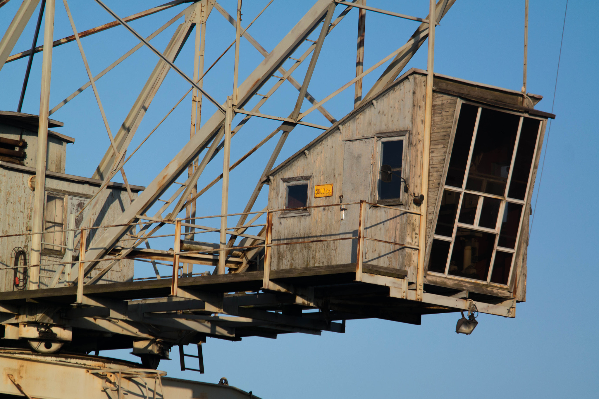 Samsung EK-GN120 sample photo. Abandoned crane photography