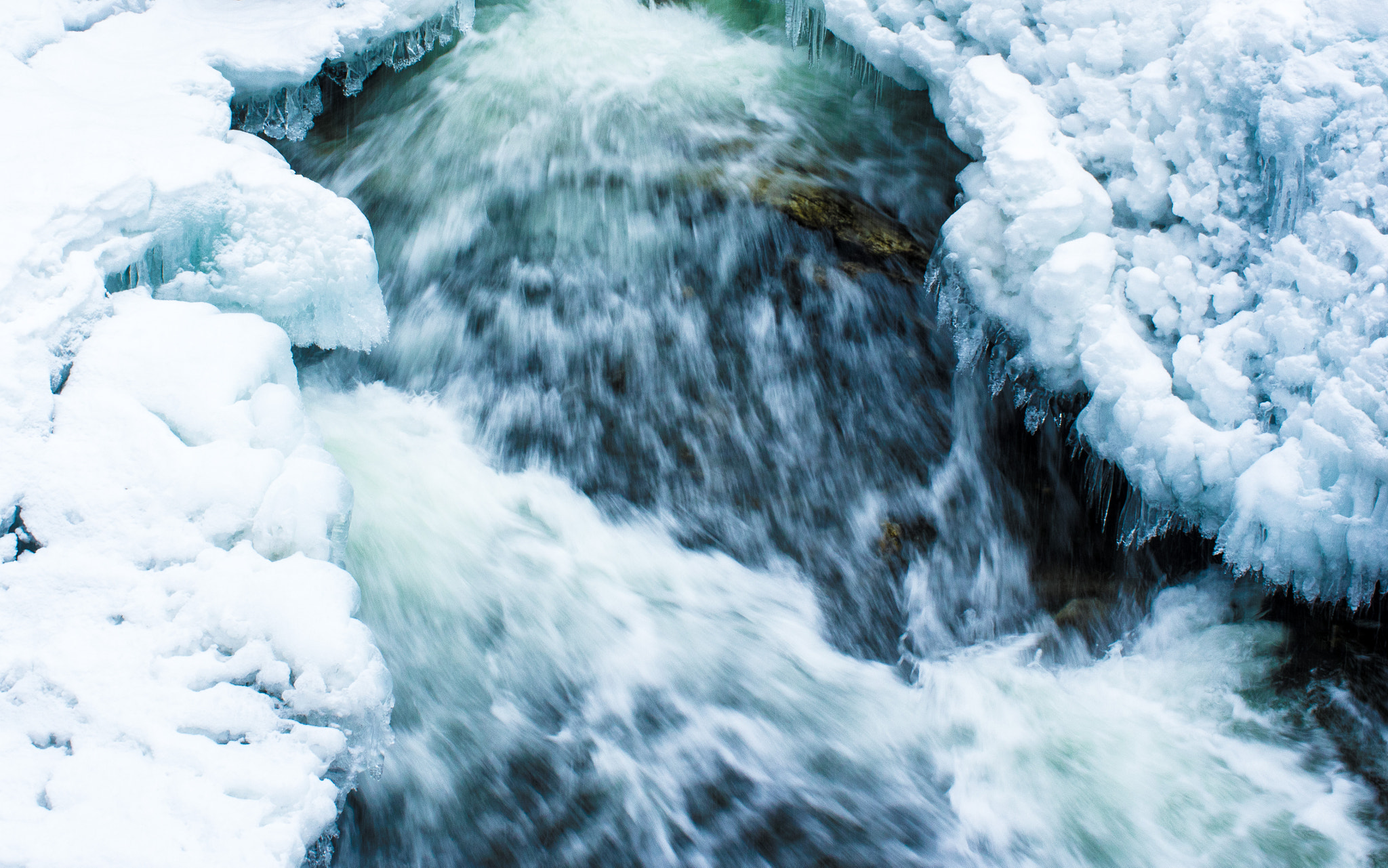 Pentax smc DA 35mm F2.8 Macro Limited sample photo. Frosty river photography