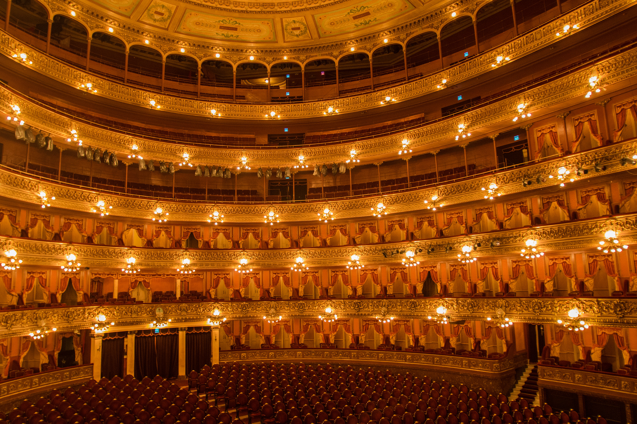 Canon EOS 7D Mark II + Canon EF 16-35mm F2.8L USM sample photo. Teatro colón photography