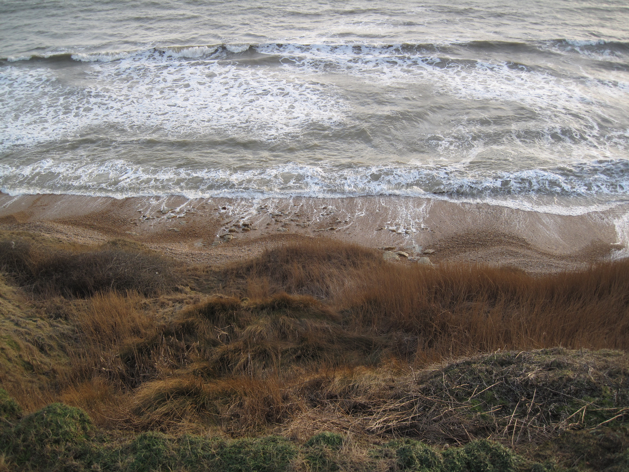 Canon PowerShot SD990 IS (Digital IXUS 980 IS / IXY Digital 3000 IS) sample photo. A cold wind (looking down) photography