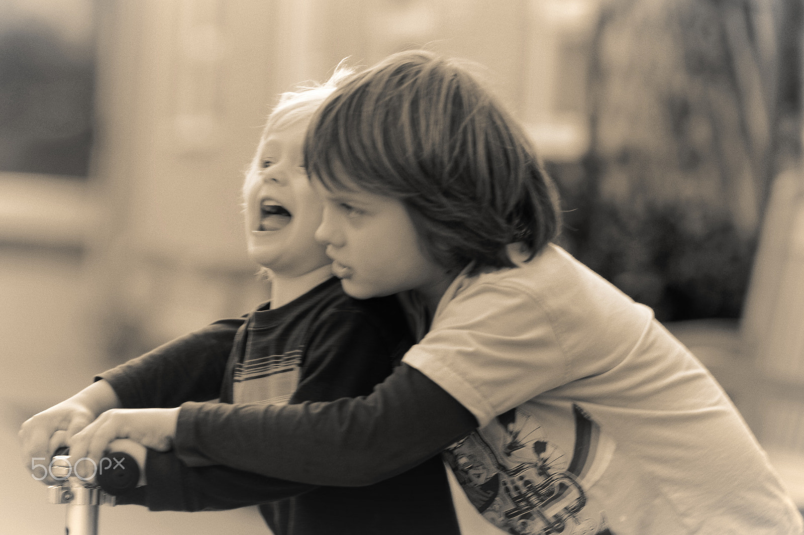 Nikon AF-S Nikkor 200mm F2G ED-IF VR sample photo. Brotherly love 5 photography