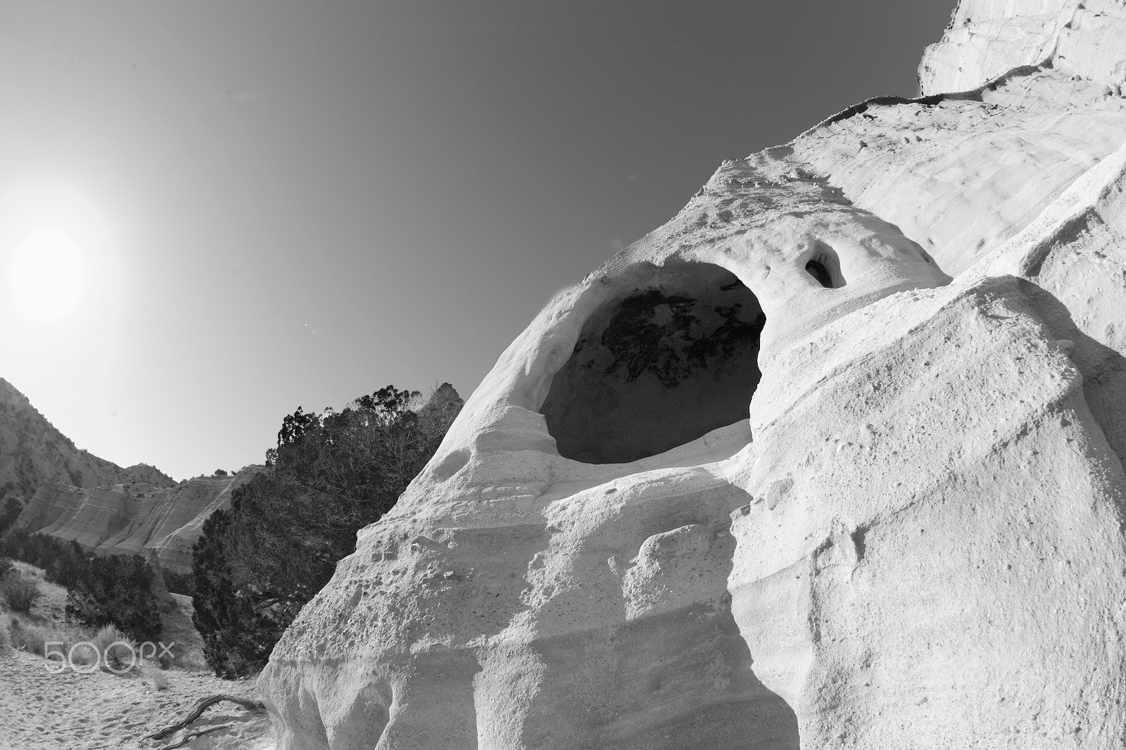 Canon EF 8-15mm F4L Fisheye USM sample photo. Cave (b&amp;w) photography