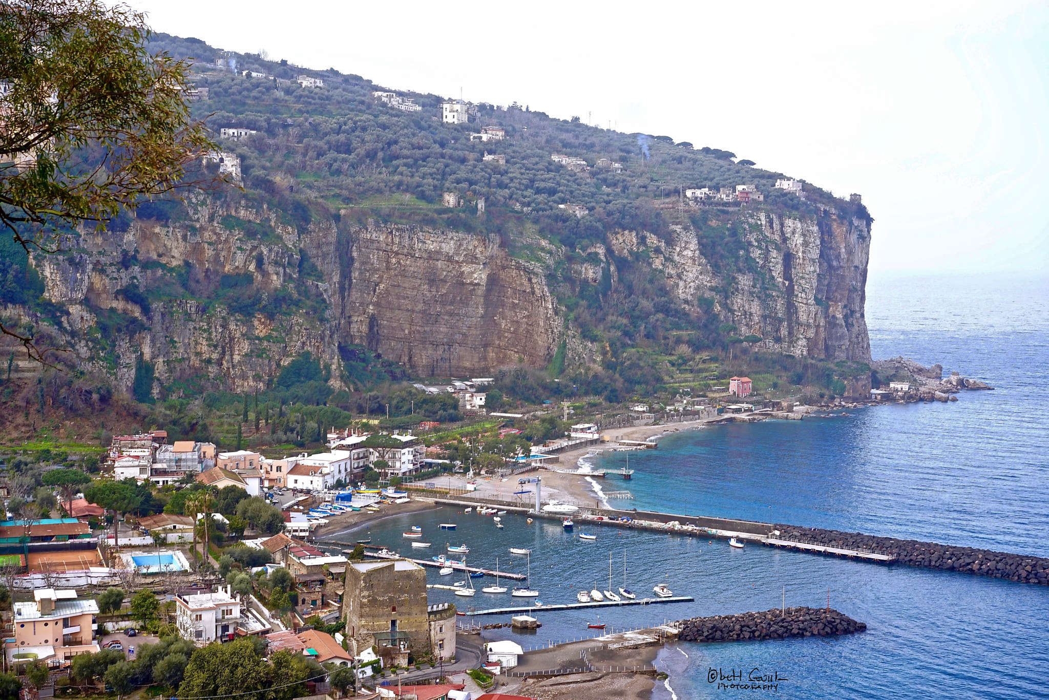 Sony a7R + Sony Sonnar T* FE 55mm F1.8 ZA sample photo. The seascape of sorrento photography