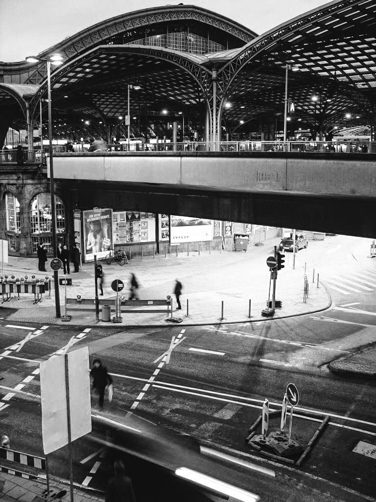Nikon E8800 sample photo. Cologne train station photography