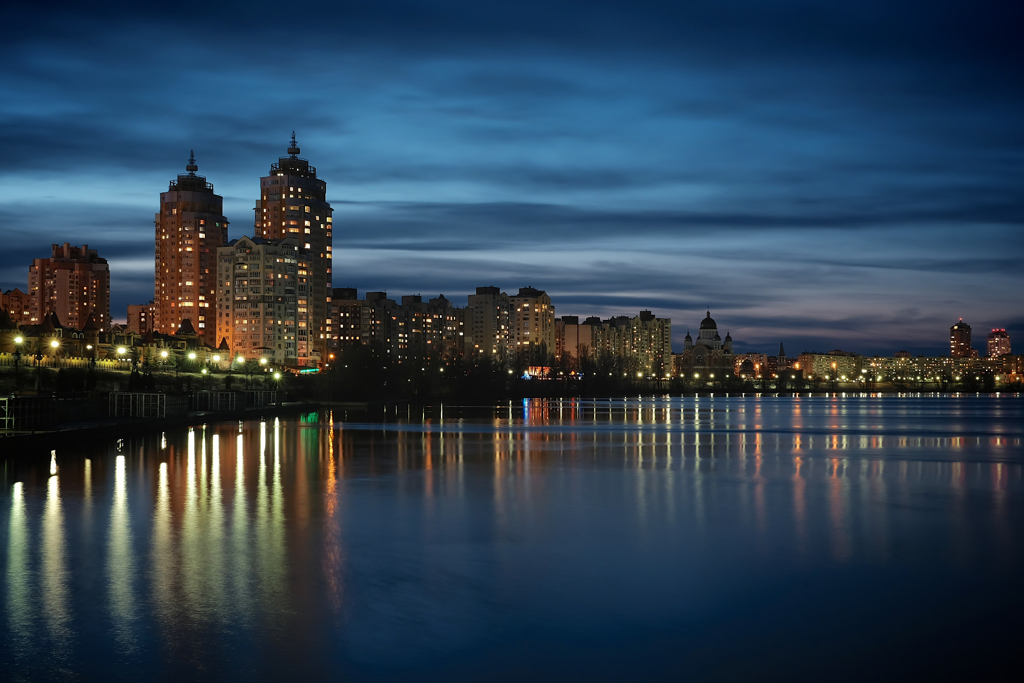 ZEISS Touit 32mm F1.8 sample photo. Night in city photography