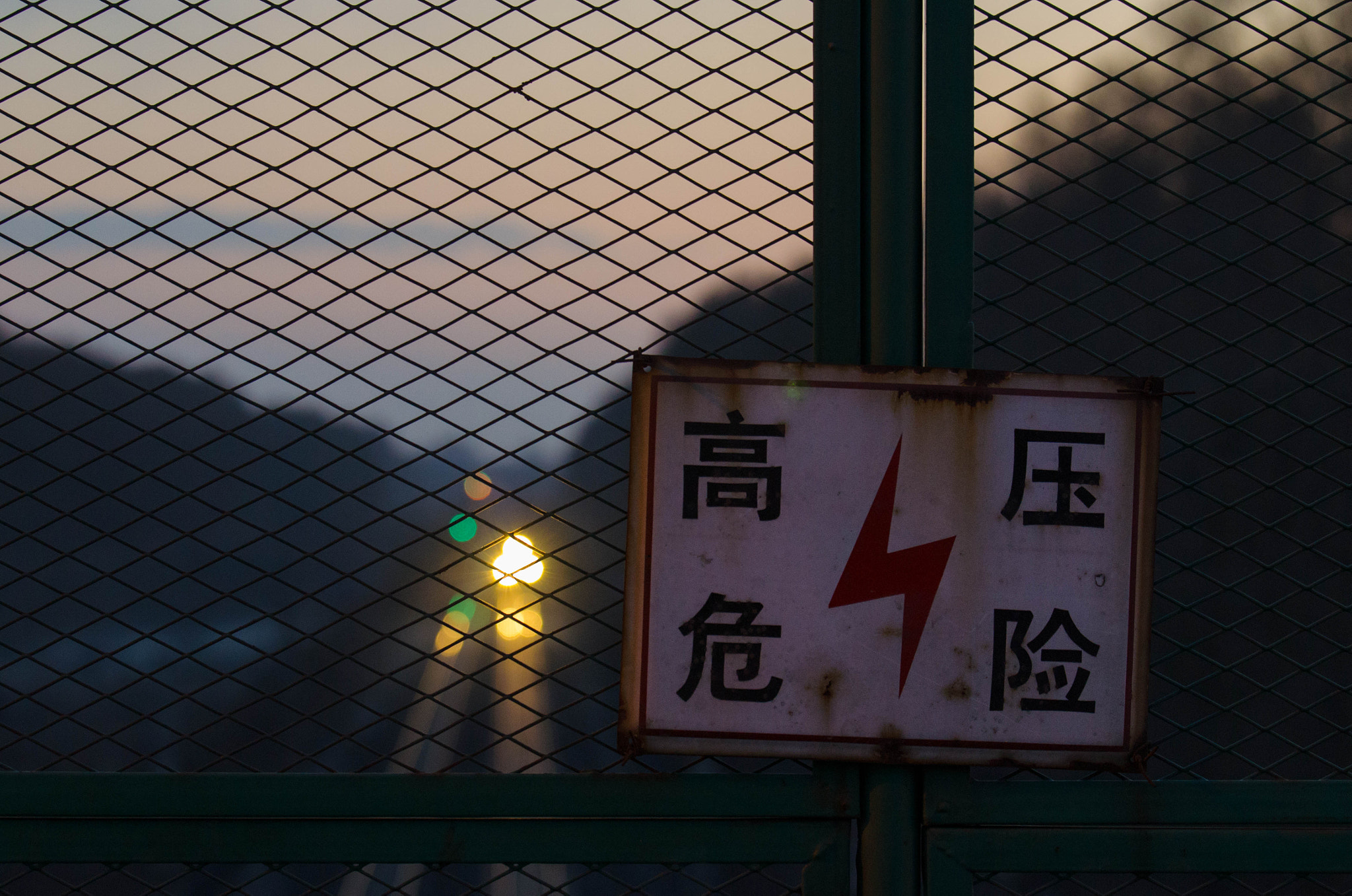 Nikon AF-S Nikkor 70-200mm F2.8G ED VR II sample photo. 下班路上的铁路桥 photography