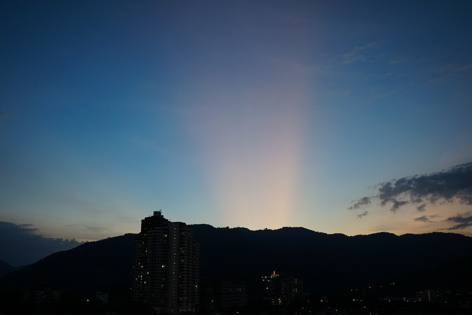Sony Alpha QX1 + Sony E 20mm F2.8 sample photo