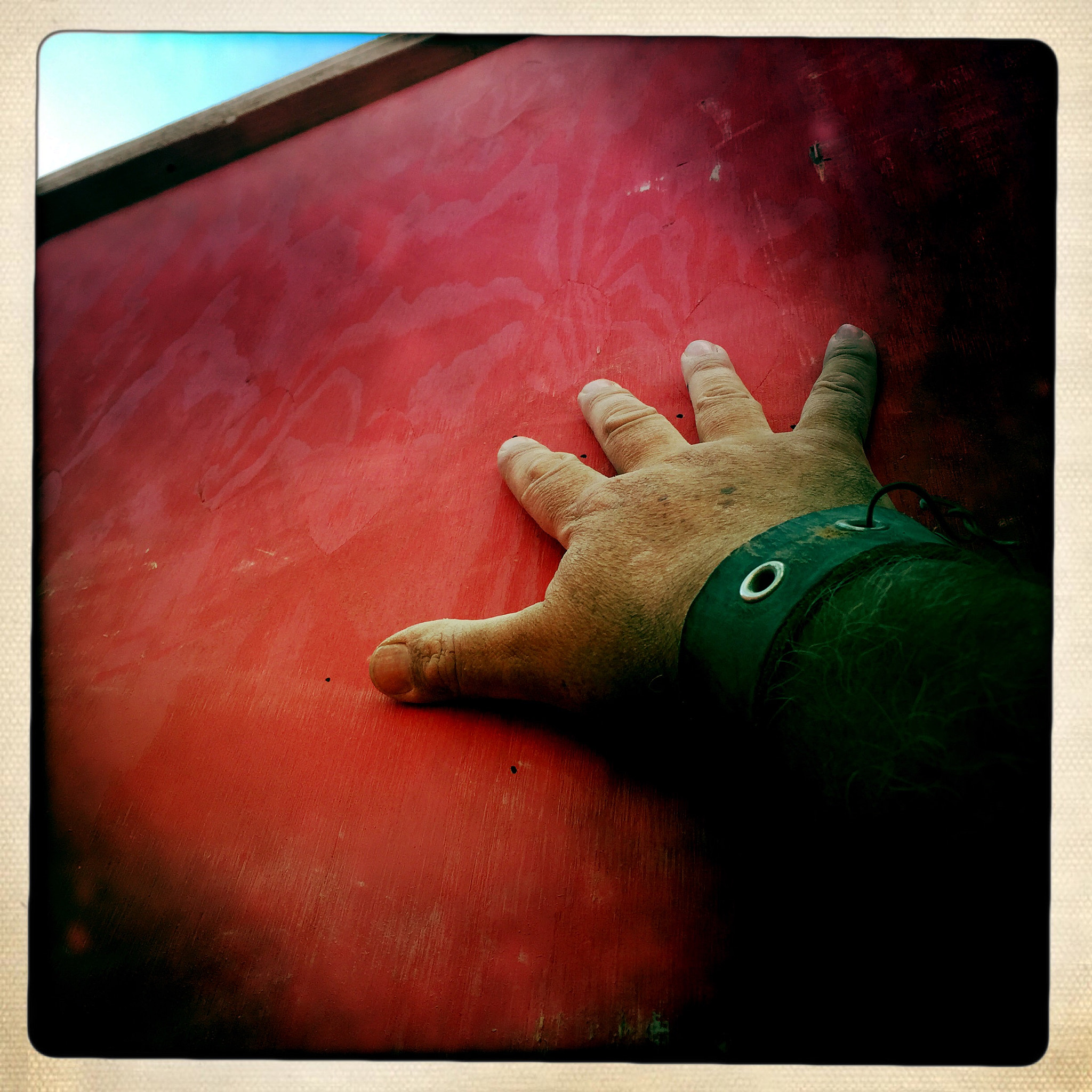 Hipstamatic 280 sample photo. Red photography
