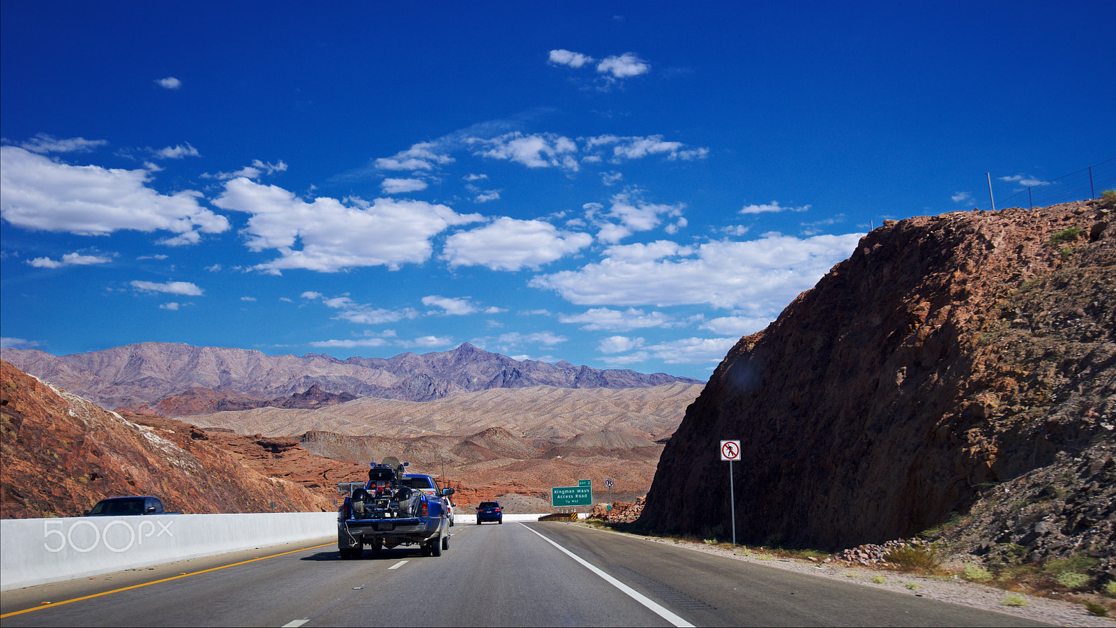 Sony a7 + Sony Vario-Tessar T* FE 16-35mm F4 ZA OSS sample photo. Road photography
