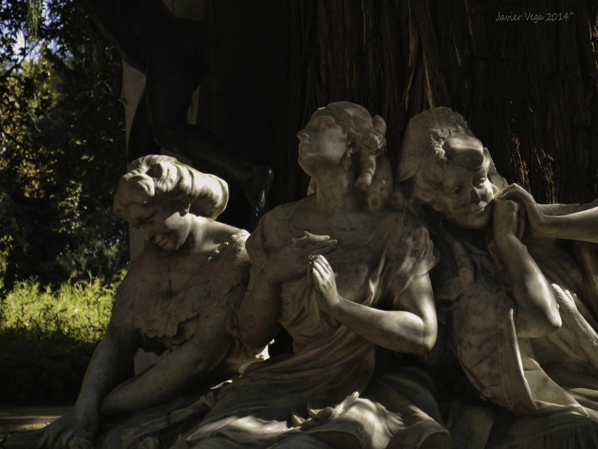 LUMIX G VARIO PZ 14-42/F3.5-5.6 sample photo. The three loves. photography