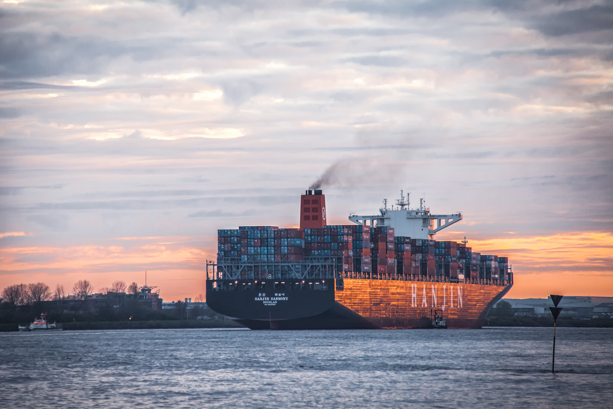 Canon EF 70-210mm f/4 sample photo. Leaving the harbor photography