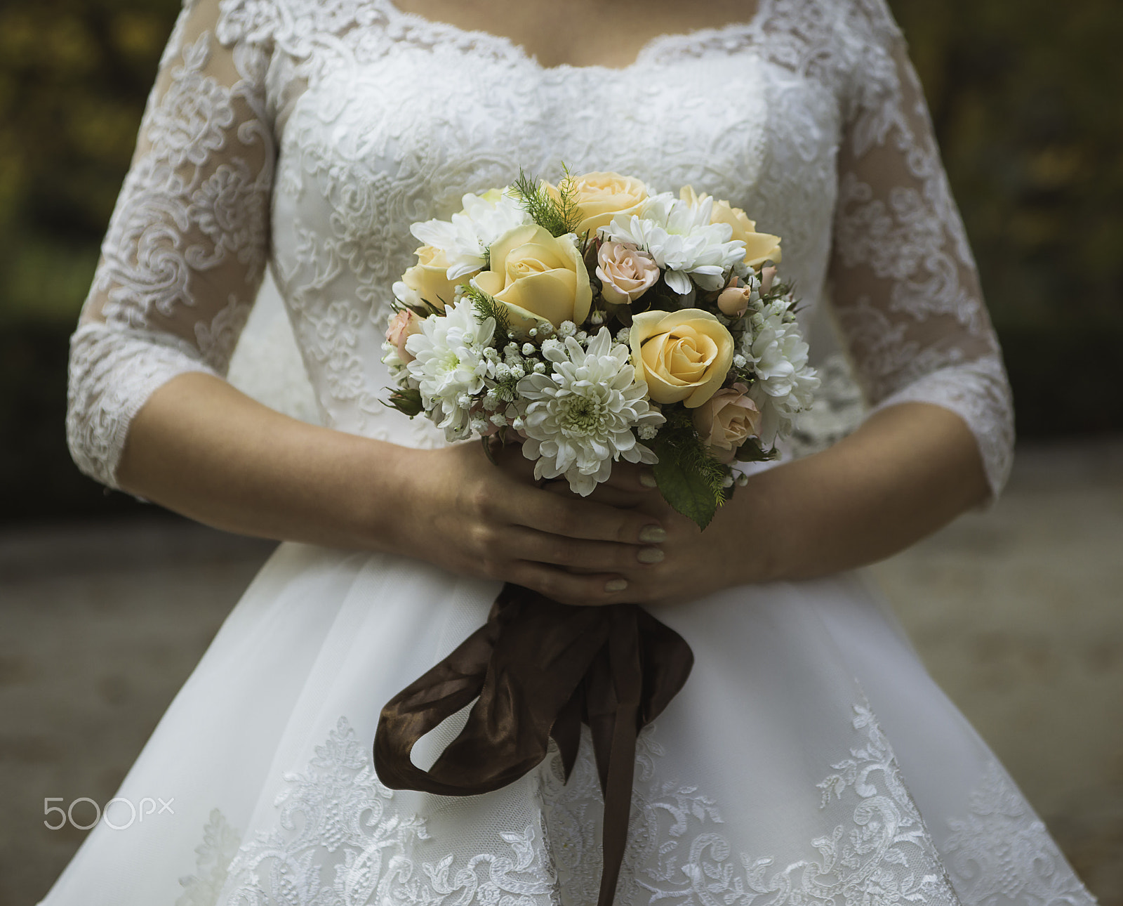 Sigma 24-70mm F2.8 EX DG Macro sample photo. Bouquet in hands of the bride photography