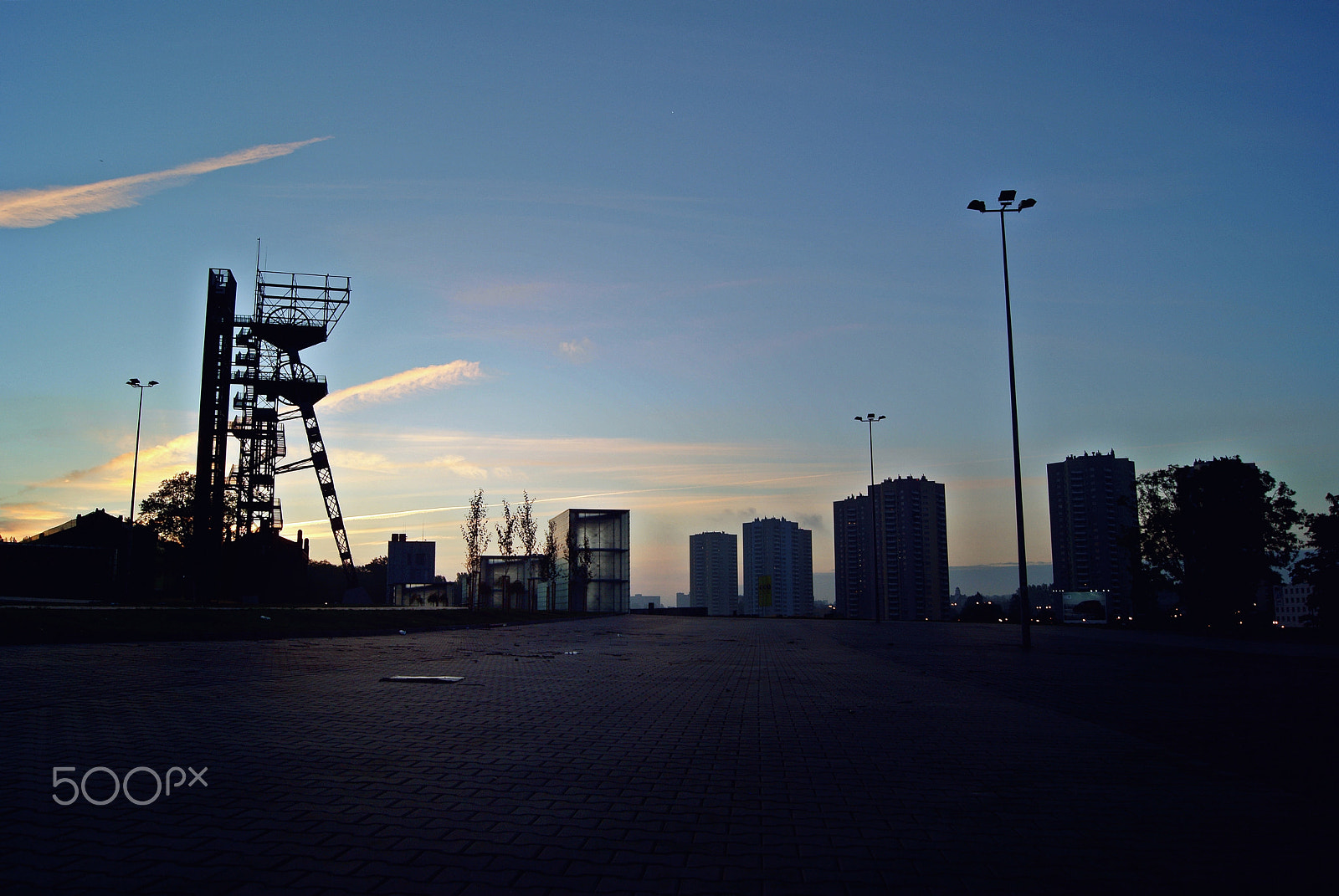 Sony Alpha DSLR-A230 sample photo. Sunrise in the city photography