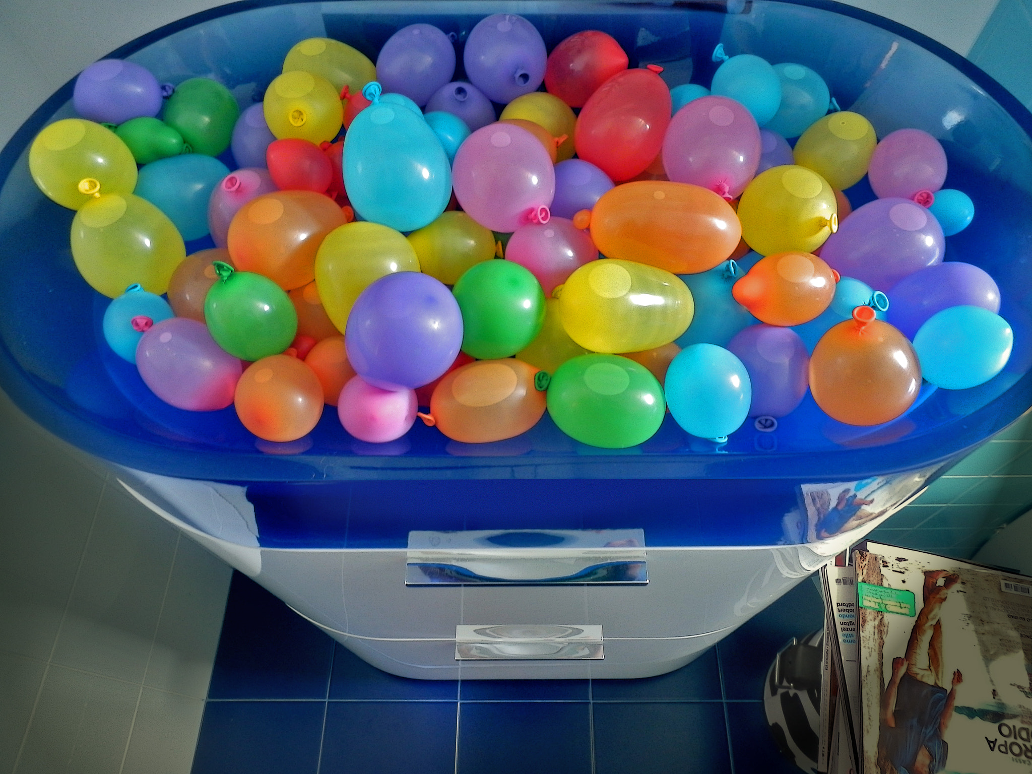 Olympus SZ-20 sample photo. Bombe d'acqua photography
