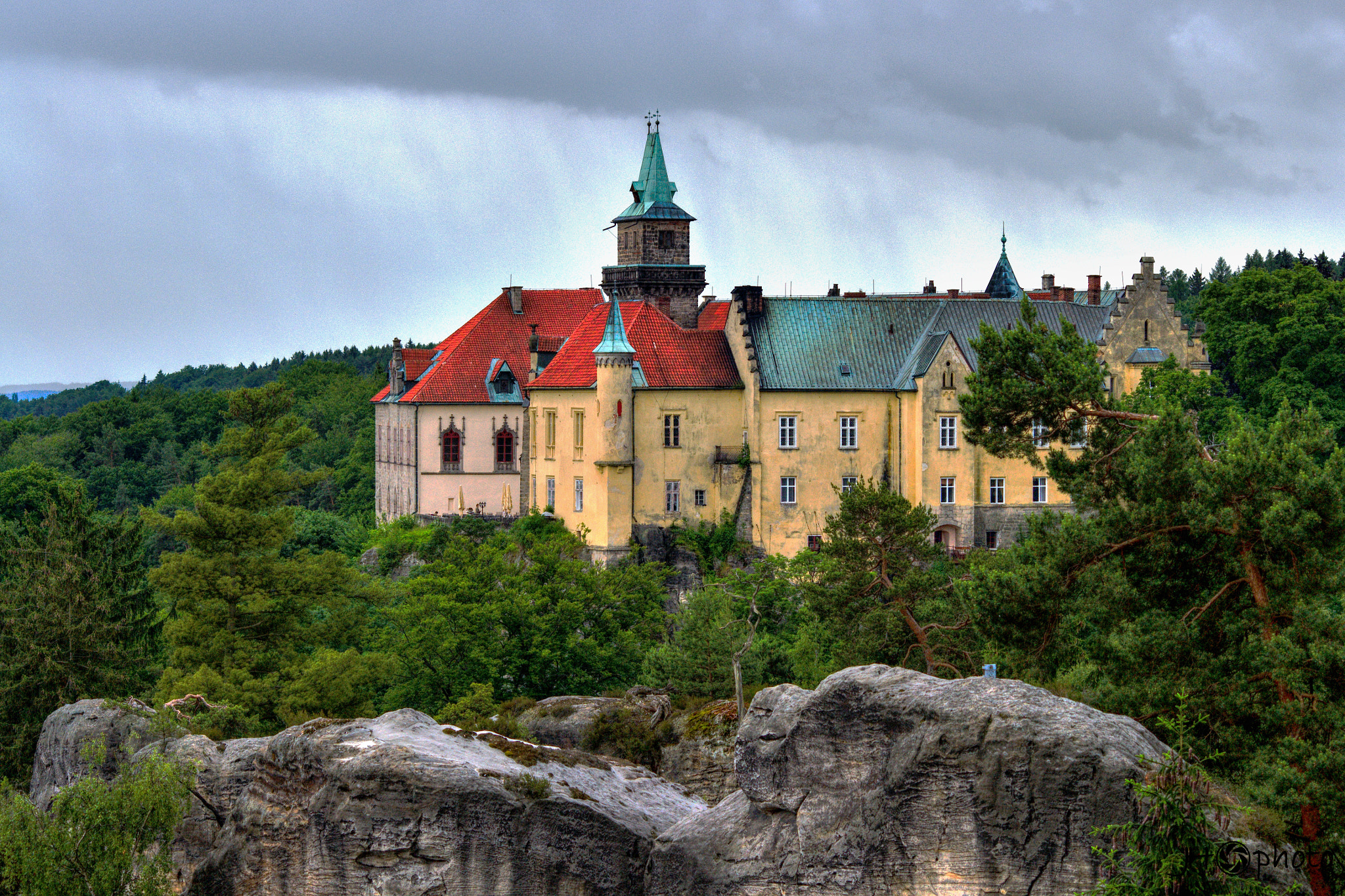 70.00 - 300.00 mm f/4.0 - 5.6 sample photo. Castle - hrubá skála photography