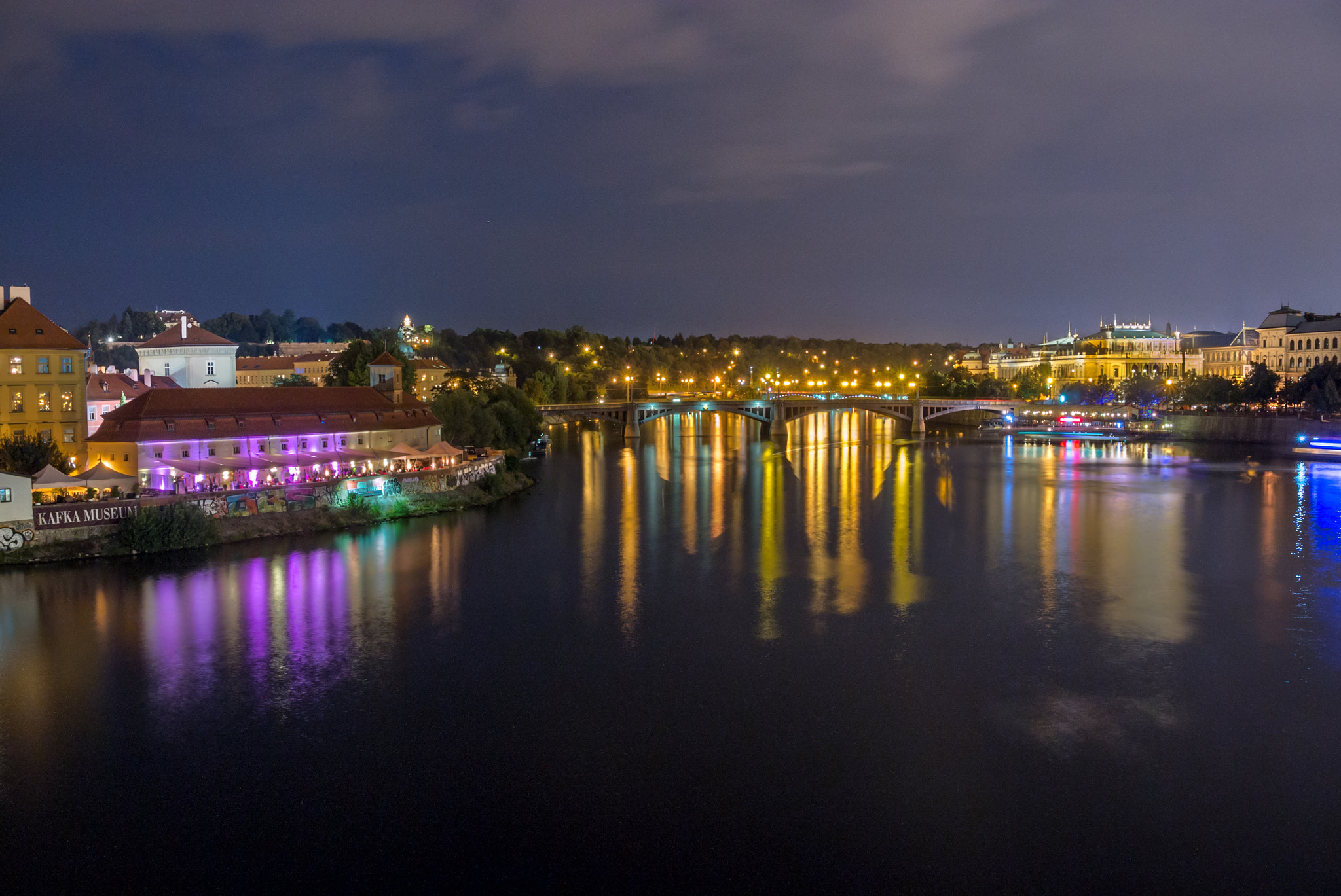 Nikon 1 Nikkor 11-27.5mm F3.5-5.6 sample photo. Prague at night photography