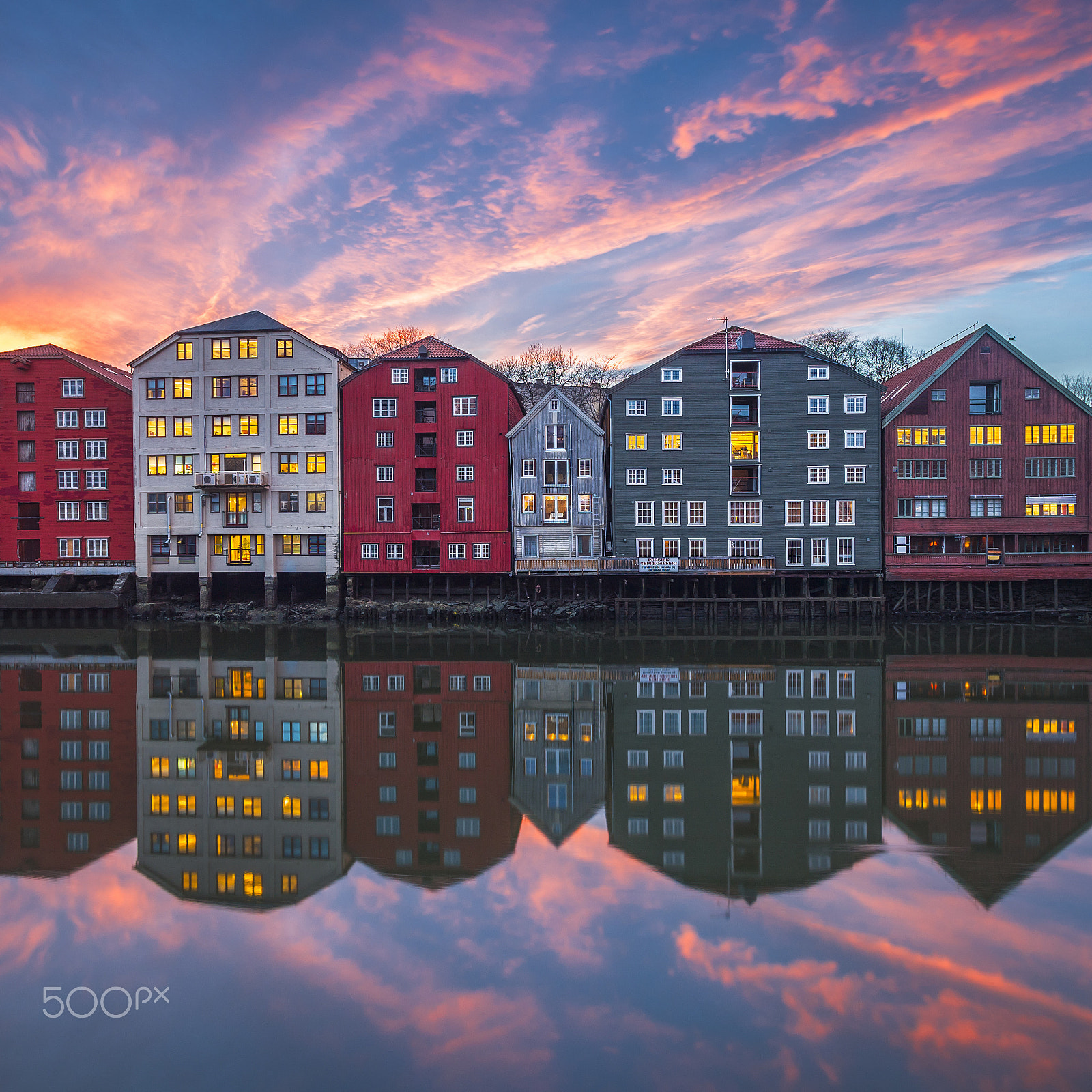 Canon EOS-1Ds Mark III + Canon EF 17-40mm F4L USM sample photo. Trondheim sunset re-edit photography
