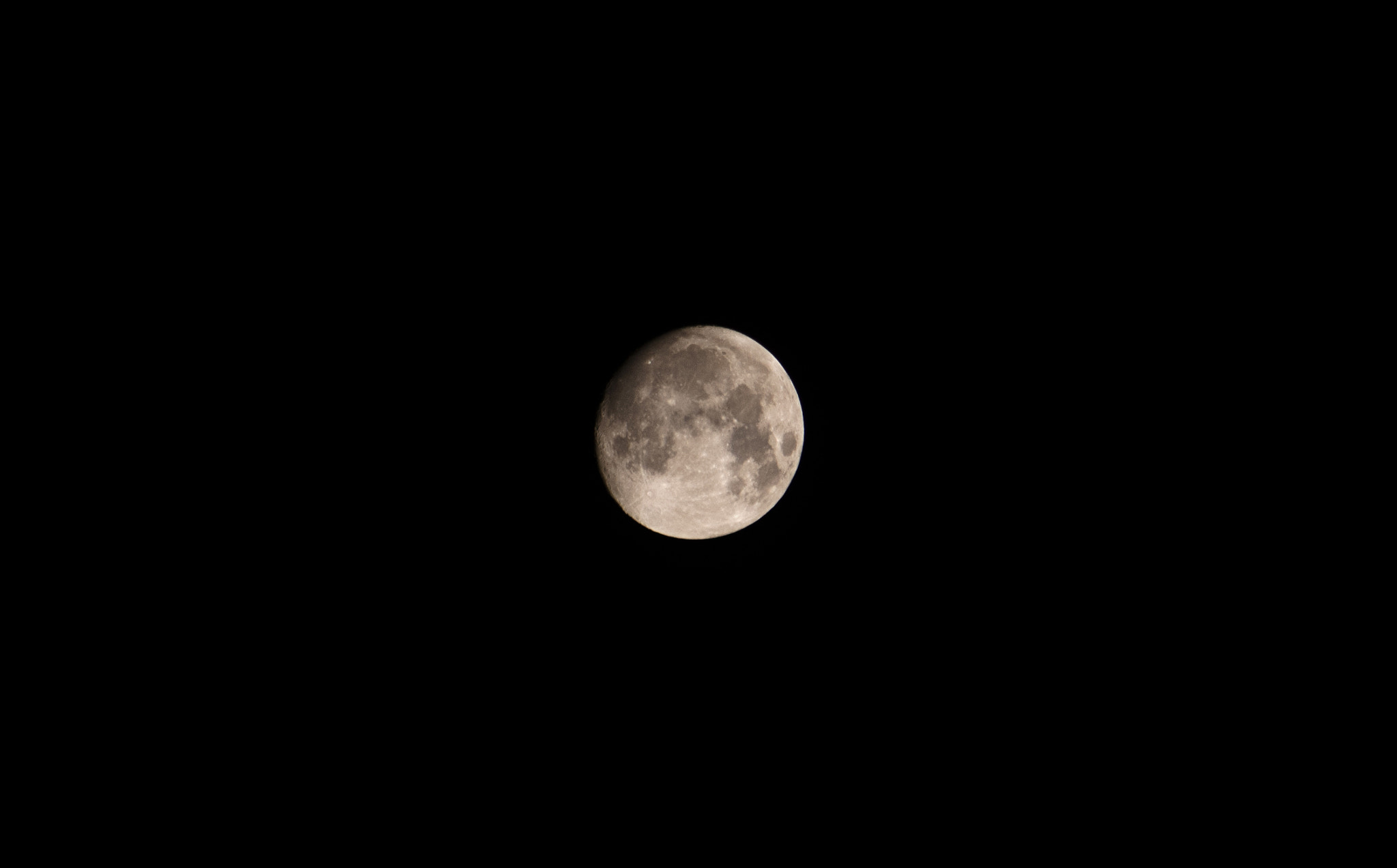 Pentax K100D + smc PENTAX-FA J 75-300mm F4.5-5.8 AL sample photo. Moon photography