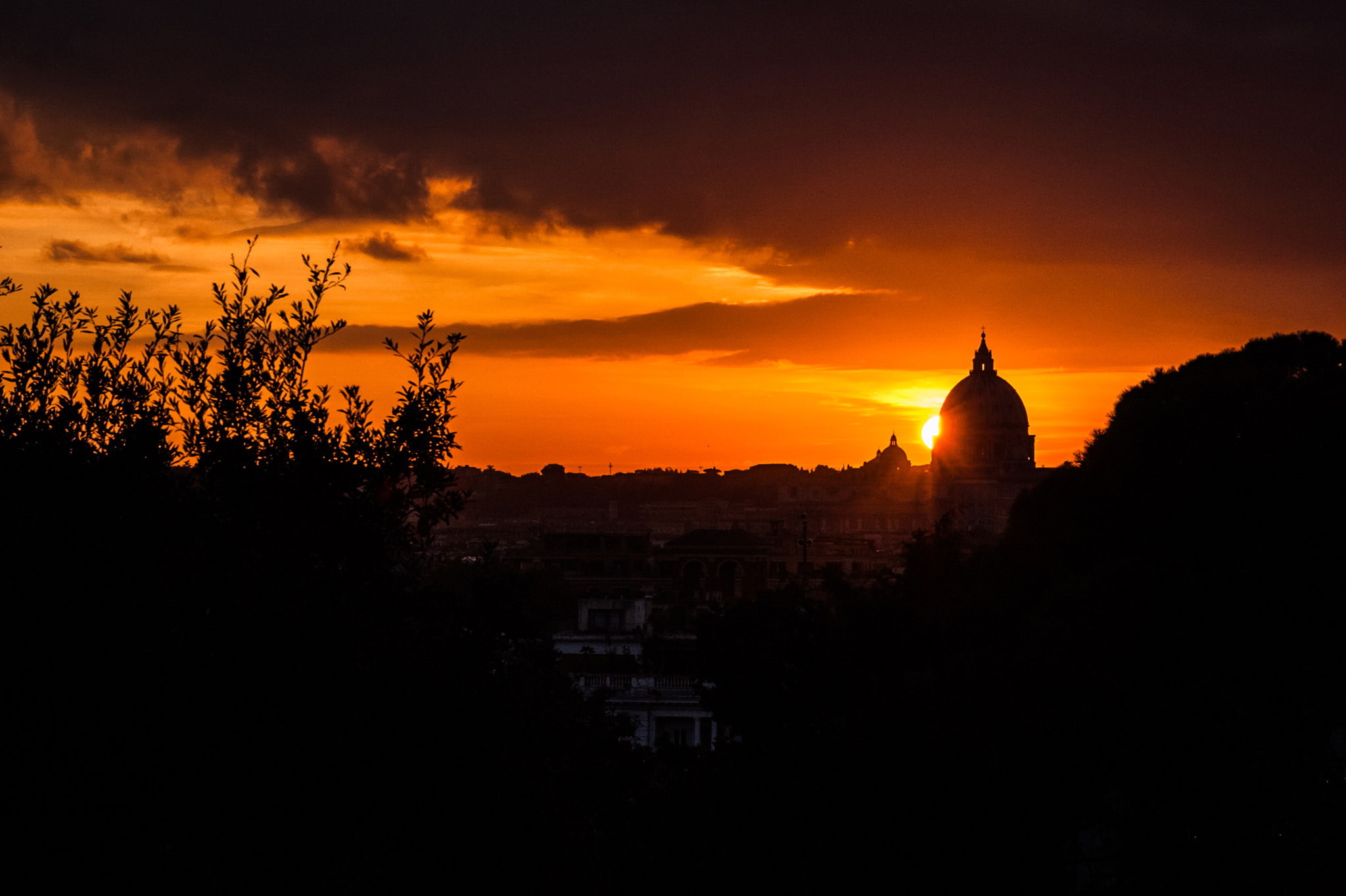 Nikon D700 + Sigma 24-105mm F4 DG OS HSM Art sample photo. Sunset in rome - san peter. photography