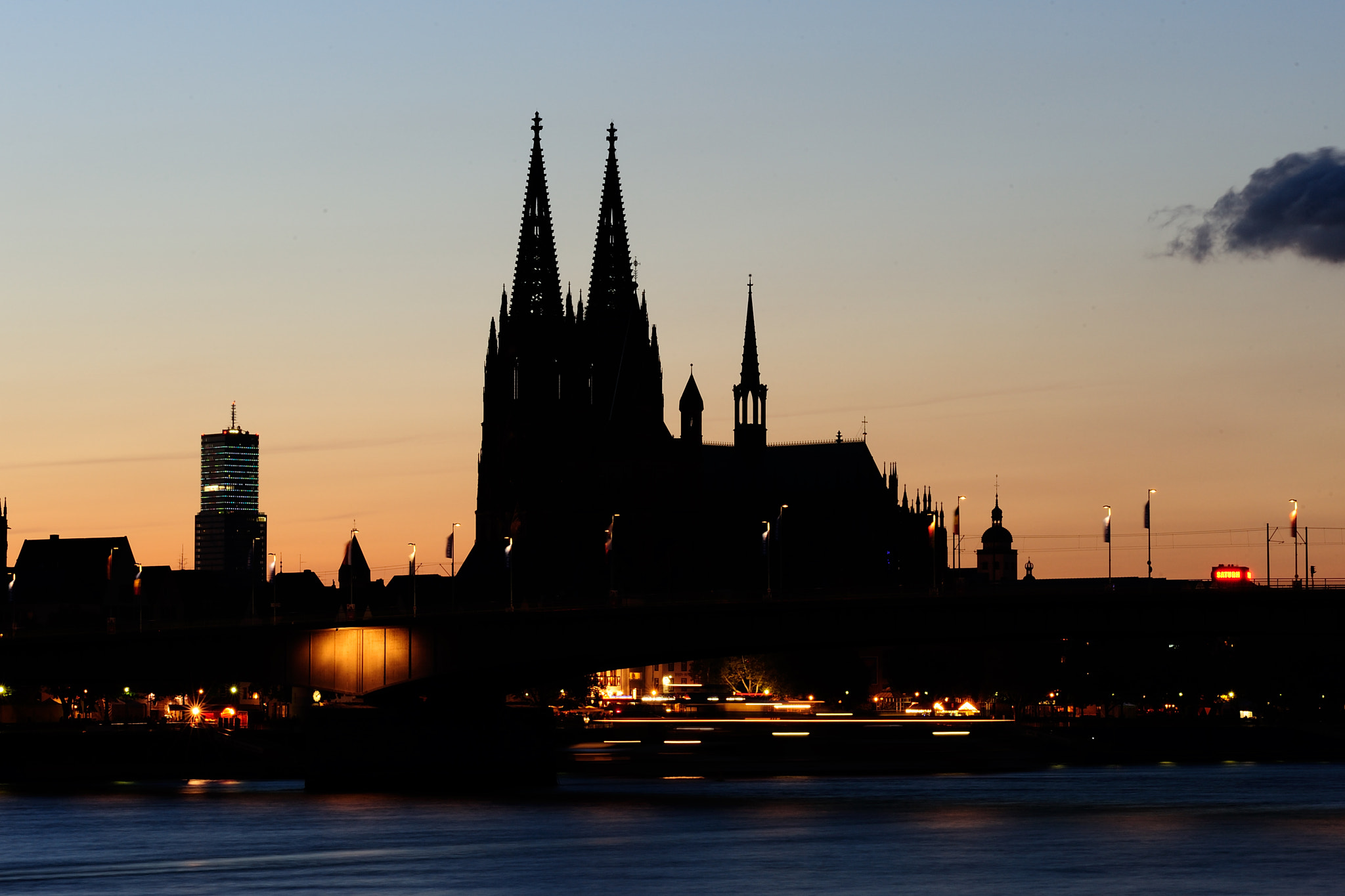Sigma 70-200mm F2.8 EX DG Macro HSM II sample photo. Kölner dom photography