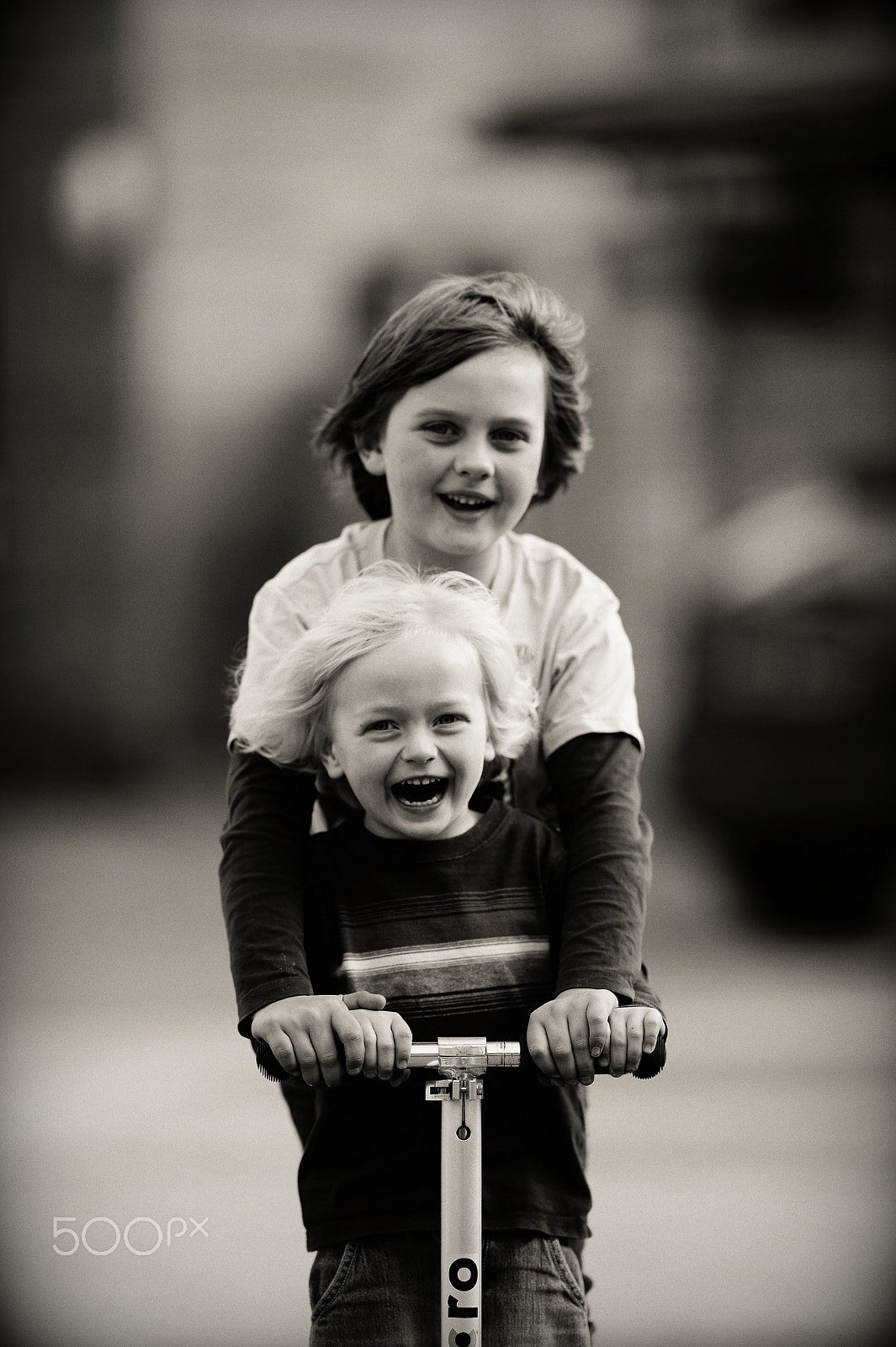 Nikon AF-S Nikkor 200mm F2G ED-IF VR sample photo. Tandem scooting photography