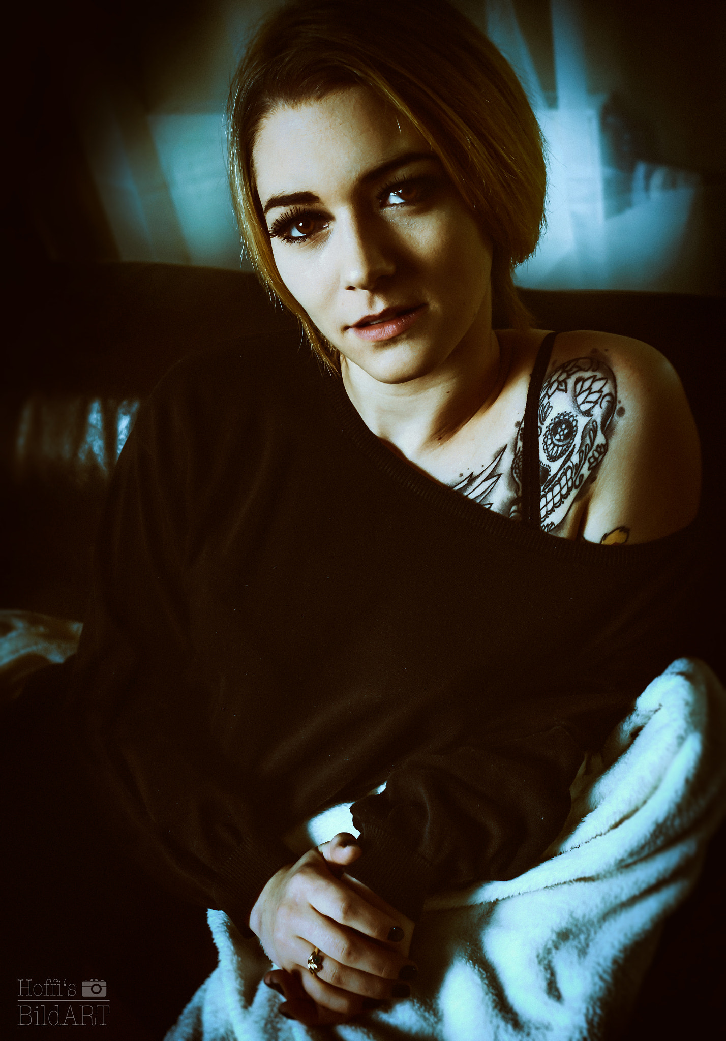 Olympus OM-D E-M10 + Sigma 19mm F2.8 DN Art sample photo. Luisa dark photography