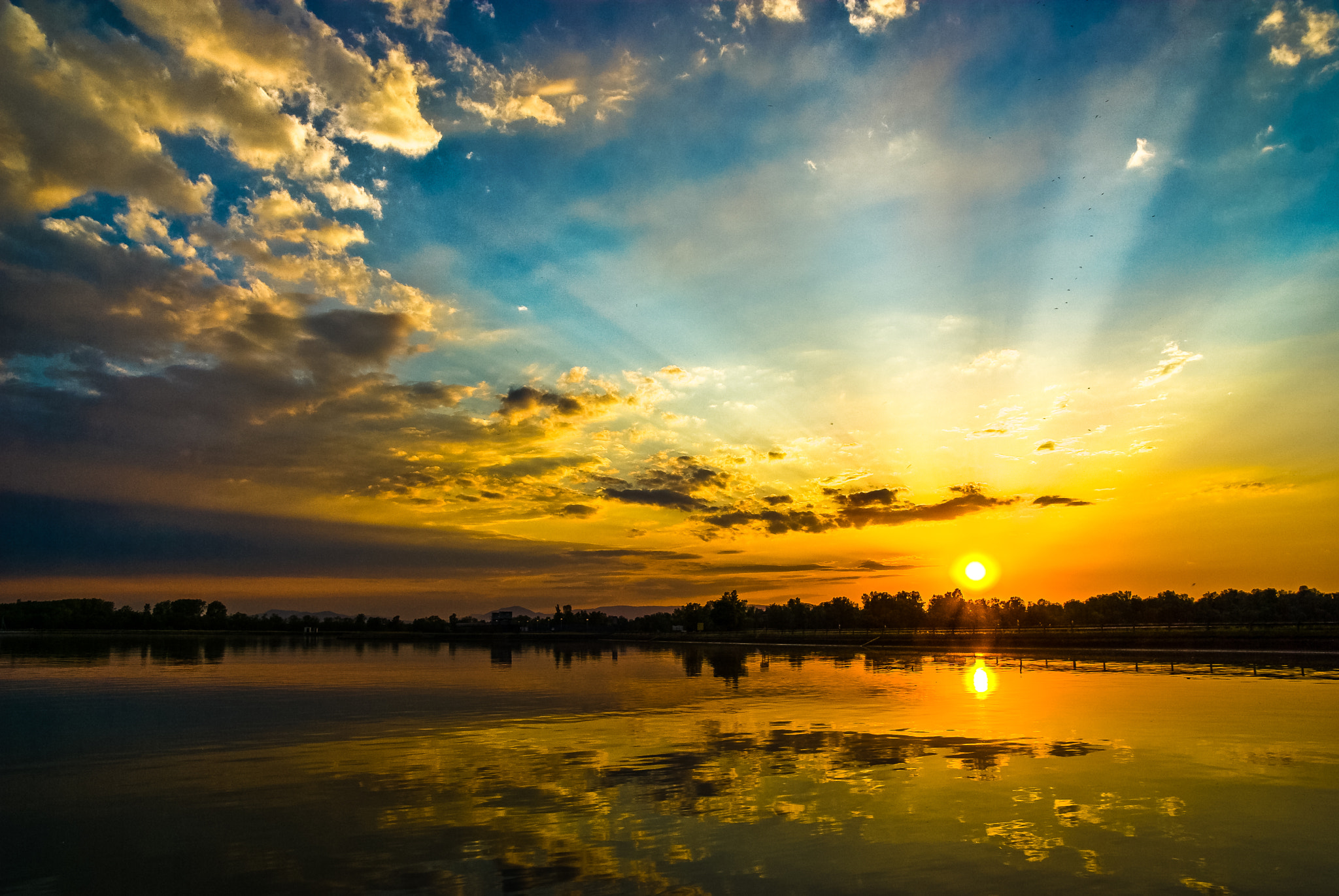 Pentax K10D + Tamron 35-90mm F4 AF sample photo. Dreamy summer sunset photography