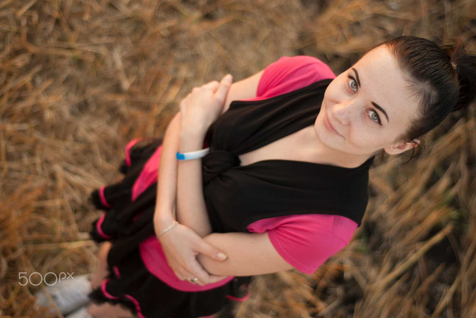 Nikon D80 + AF Nikkor 50mm f/1.8 N sample photo. Young girl near straw photography