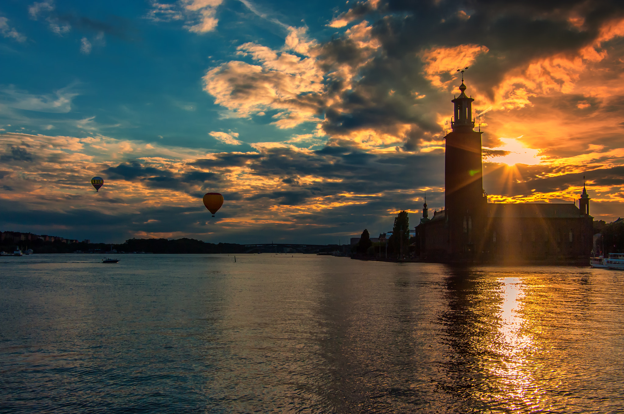 Pentax K20D + Pentax smc DA 16-45mm F4 ED AL sample photo. Golden stockholm photography