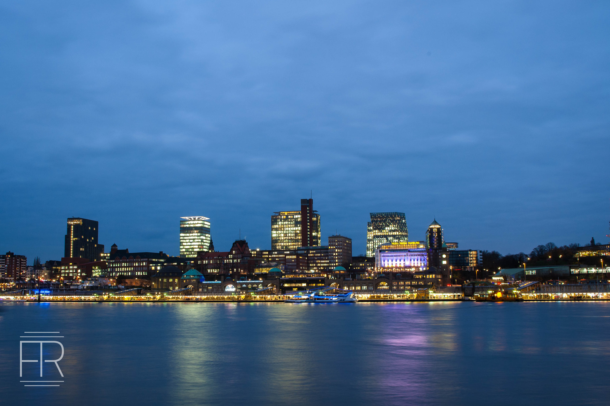 AF Zoom-Nikkor 35-80mm f/4-5.6D N sample photo. Landungsbrücken hamburg photography