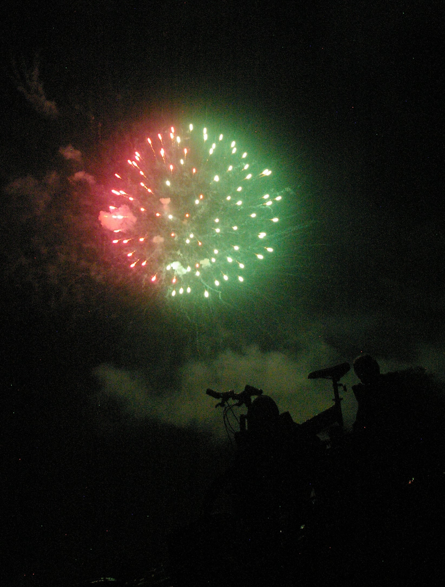 Pentax *ist DS sample photo. Fireworks 2 photography