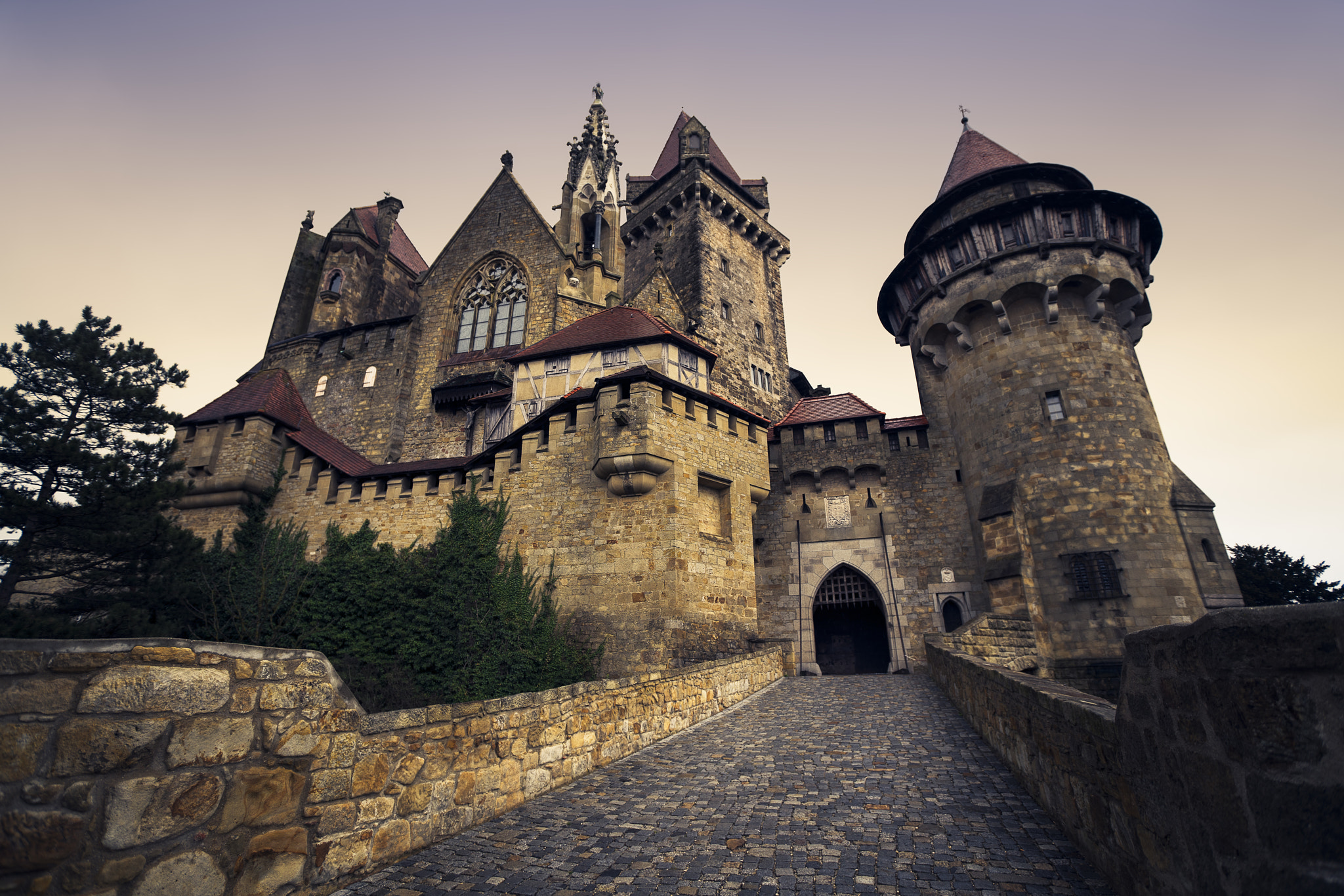 Sony a7R II + Sony Vario-Sonnar T* 16-35mm F2.8 ZA SSM sample photo. Burg kreuzenstein photography