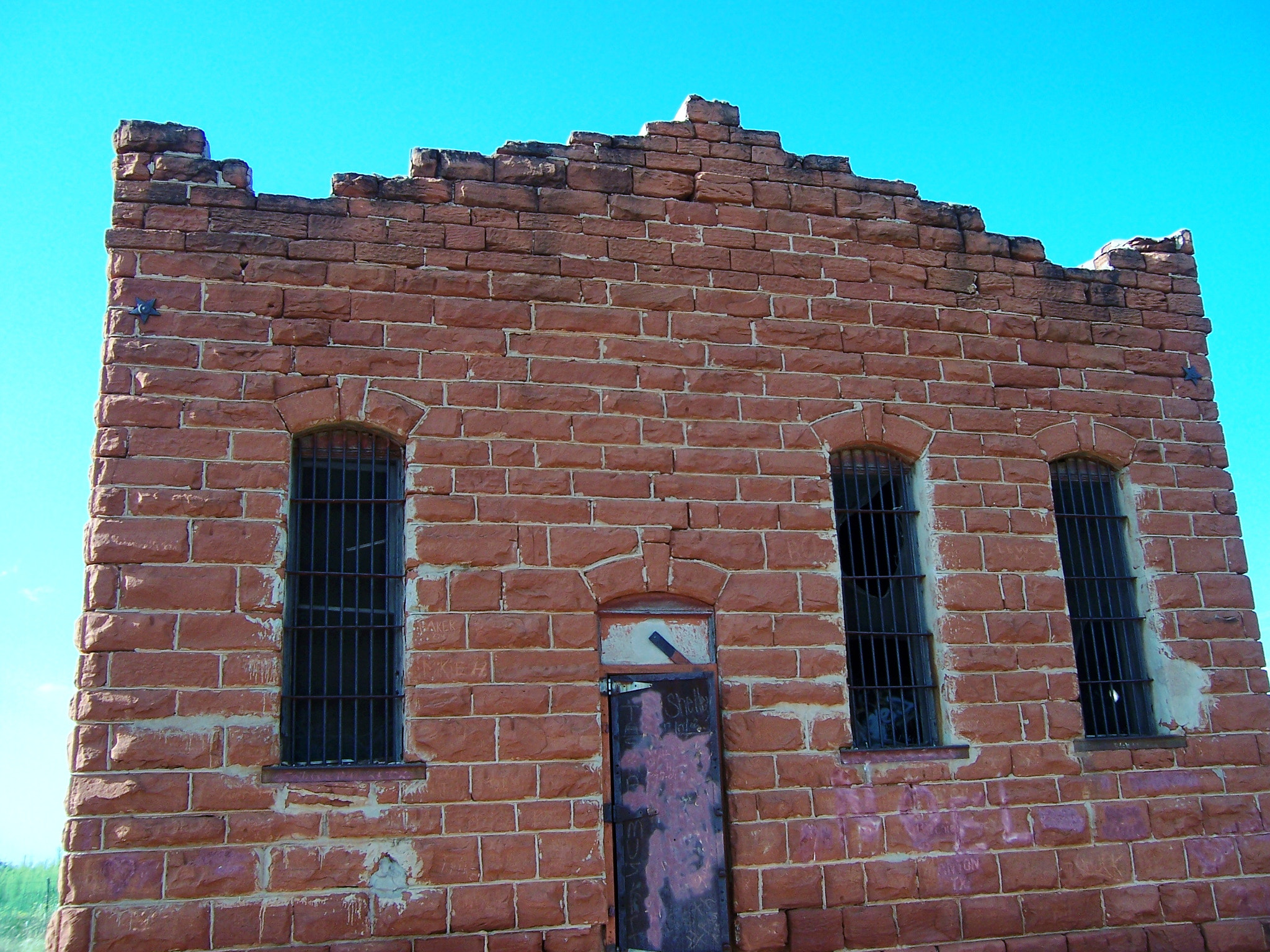 Kodak Z730 ZOOM DIGITAL CAMERA sample photo. Kent county jail, south wall, front 03 photography