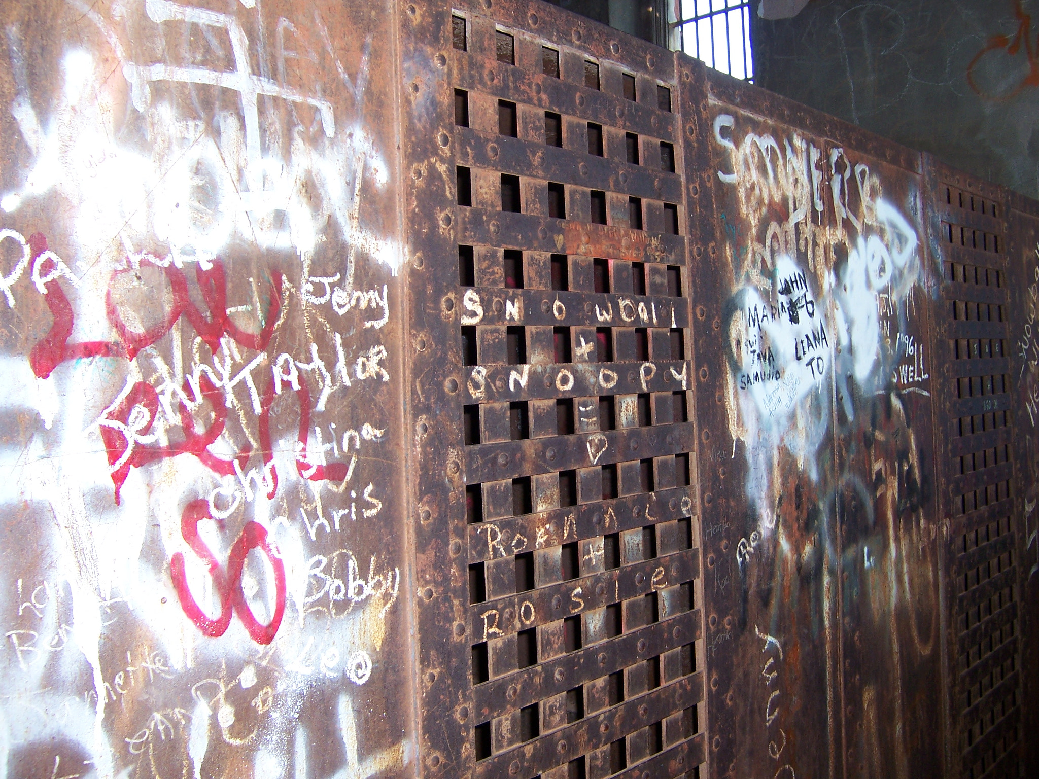 Kodak Z730 ZOOM DIGITAL CAMERA sample photo. Kent county jail, south cage block wall, right of front entry photography