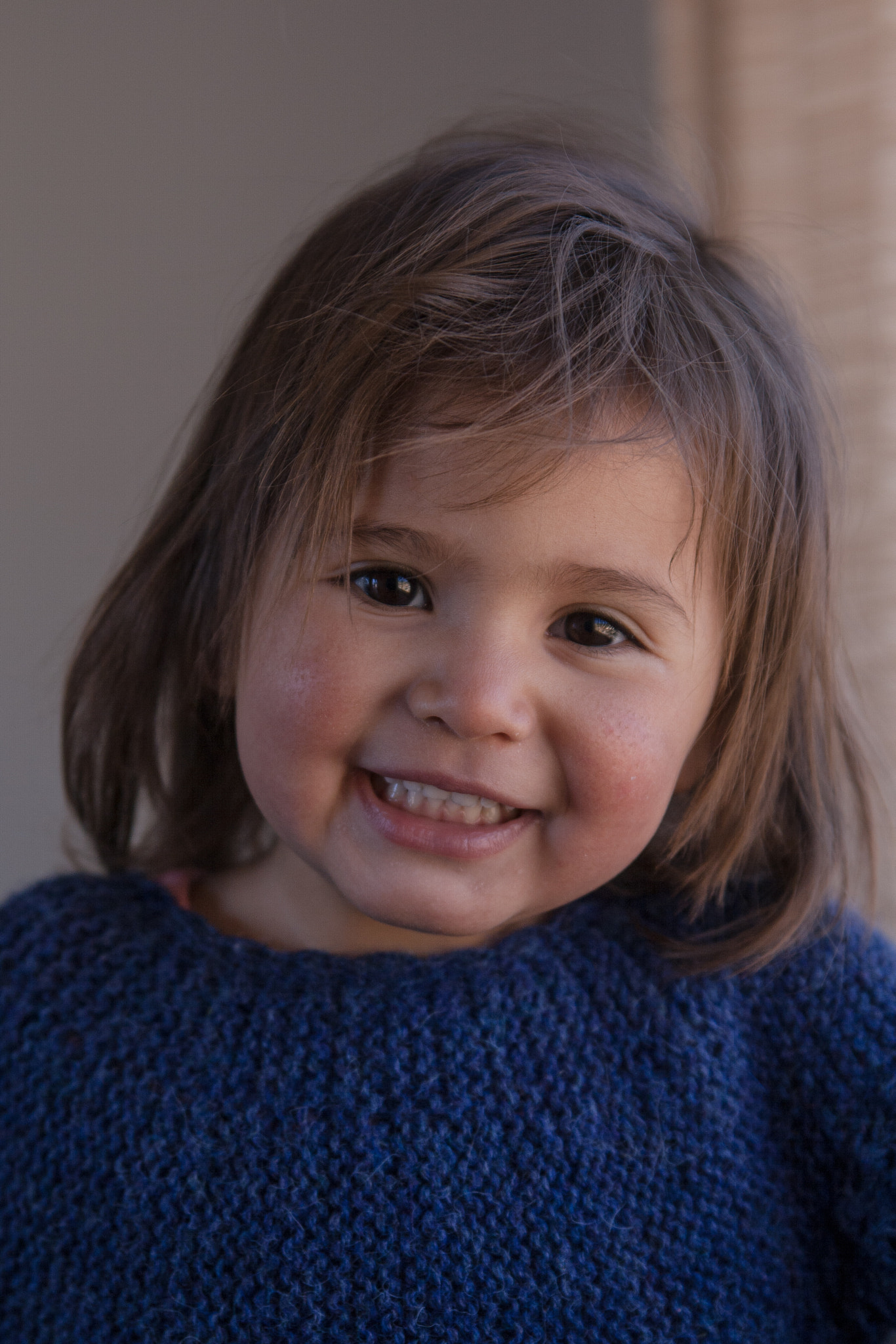 Canon EOS 400D (EOS Digital Rebel XTi / EOS Kiss Digital X) sample photo. Little isabel is smiling photography