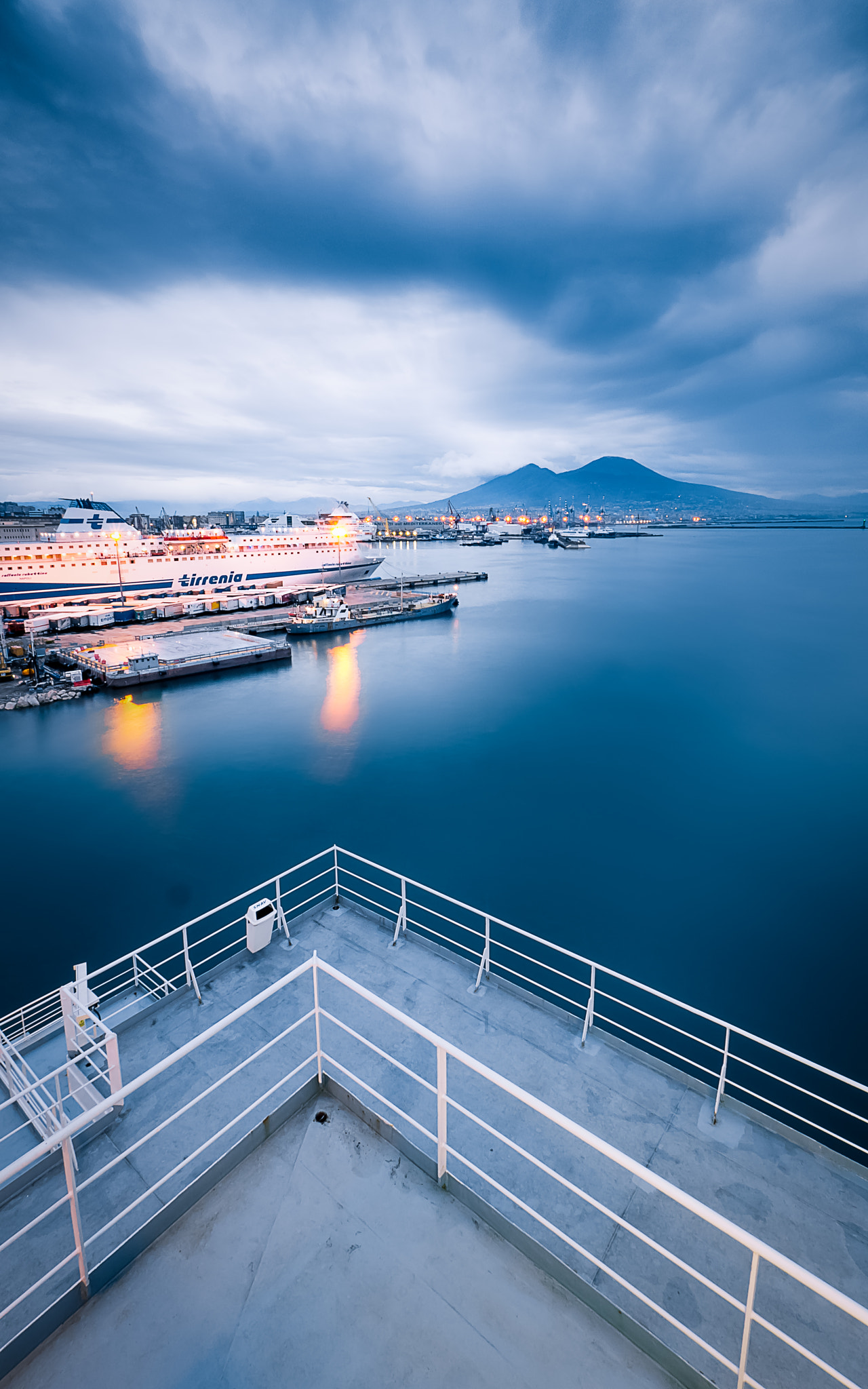 Panasonic Lumix DMC-GH3 + Panasonic Lumix G Vario 7-14mm F4 ASPH sample photo. Naples harbour vesuv photography